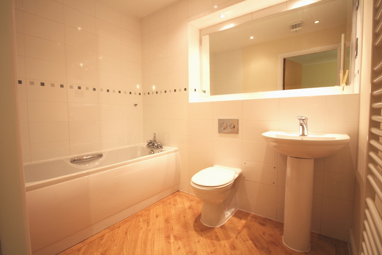 3 bedroom apartment flat/apartment Let Agreed in Solihull - Photograph 11.