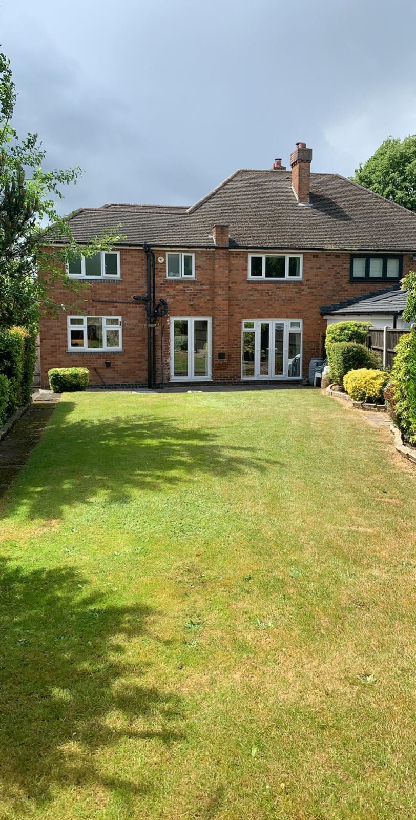 4 bedroom semi-detached house Let Agreed in Solihull - Photograph 2.
