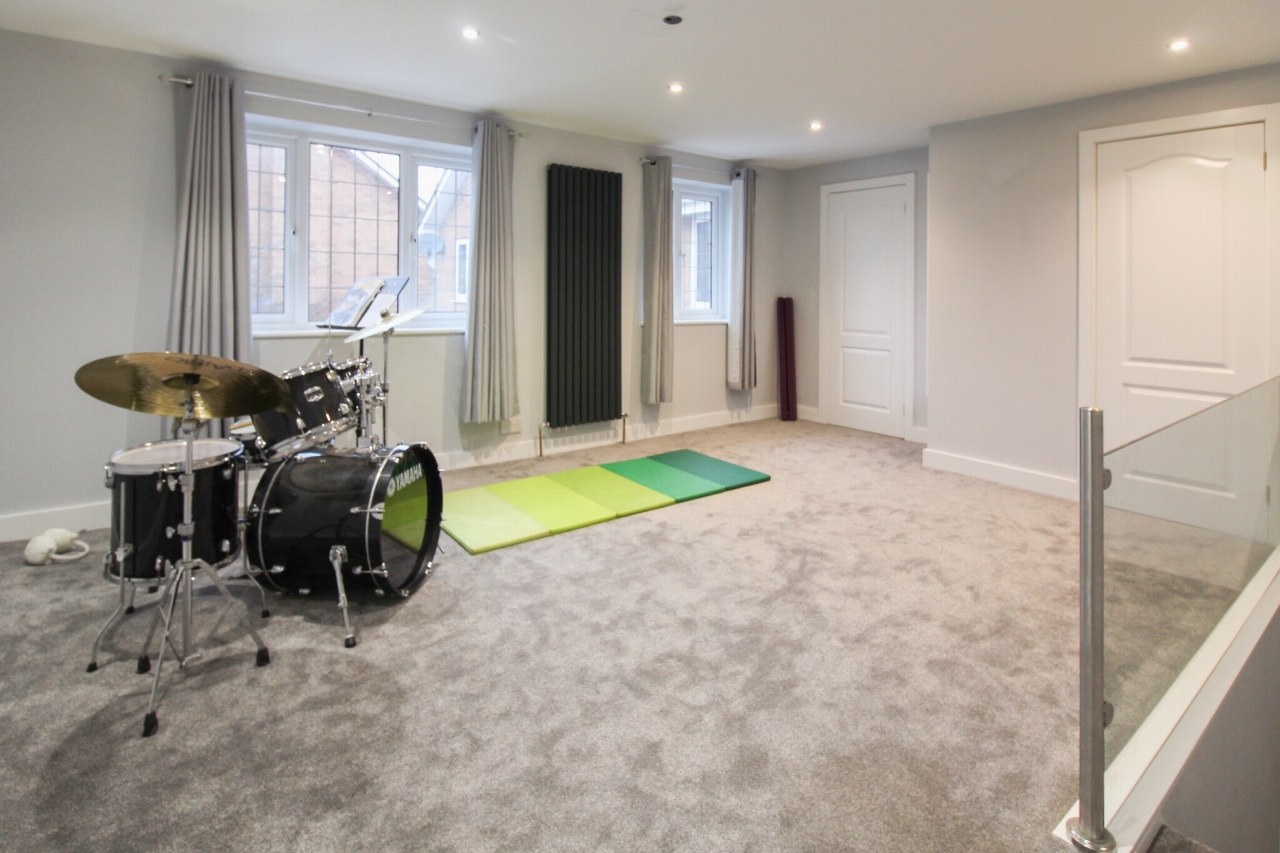 6 bedroom detached house For Sale in Solihull - Photograph 8.