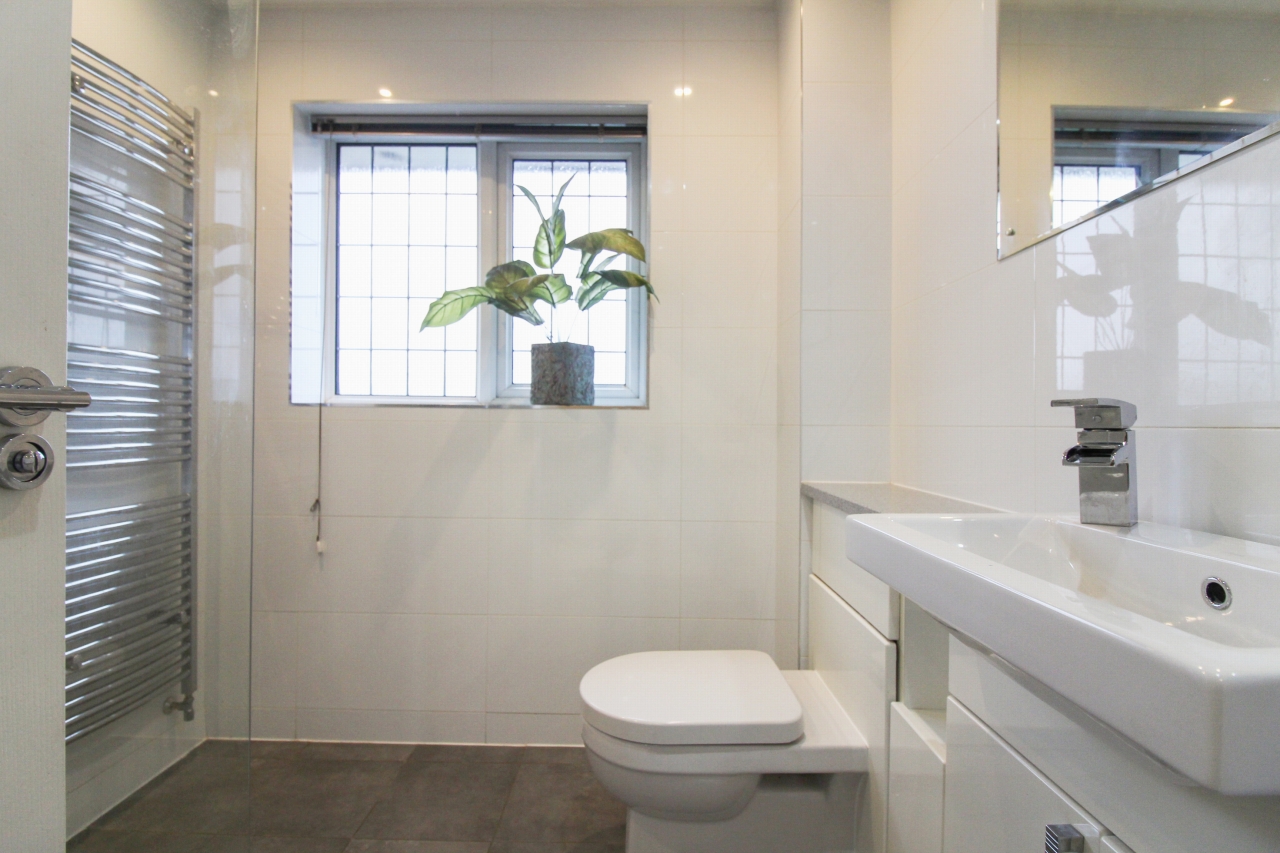 6 bedroom detached house For Sale in Solihull - Photograph 11.