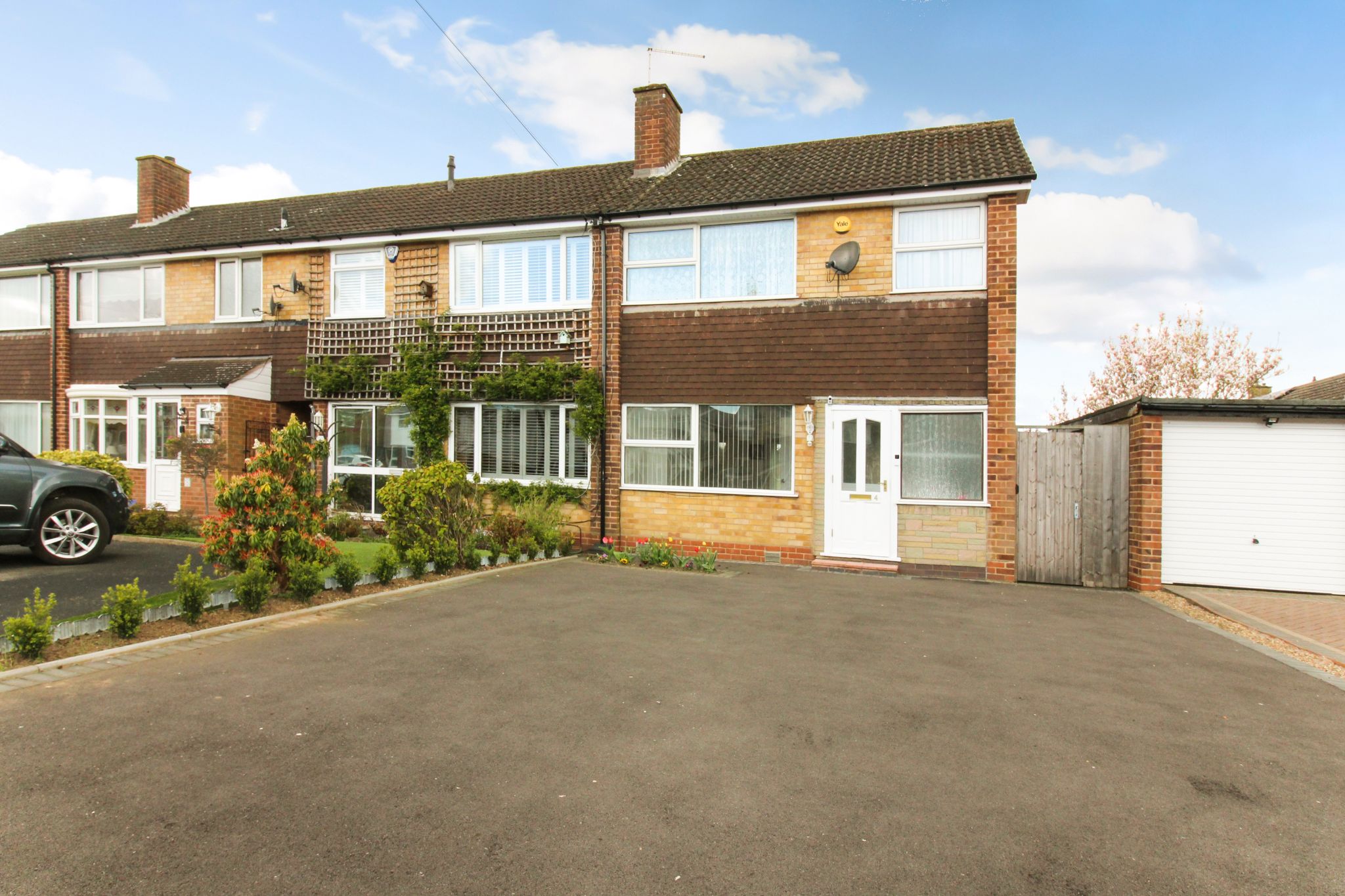 3 bedroom end terraced house To Let in Solihull - Photograph 1.