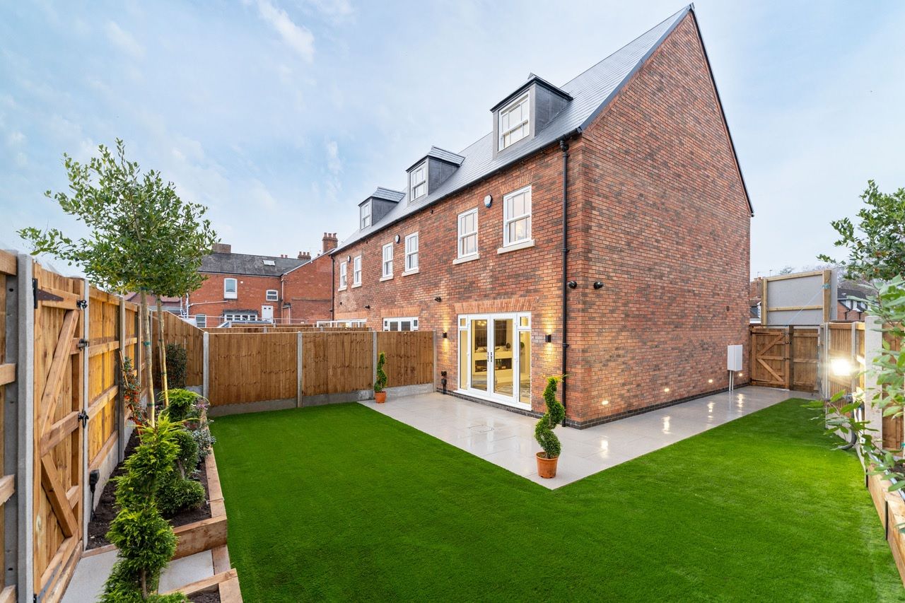 3 bedroom end terraced house Let Agreed in Solihull - Photograph 17.