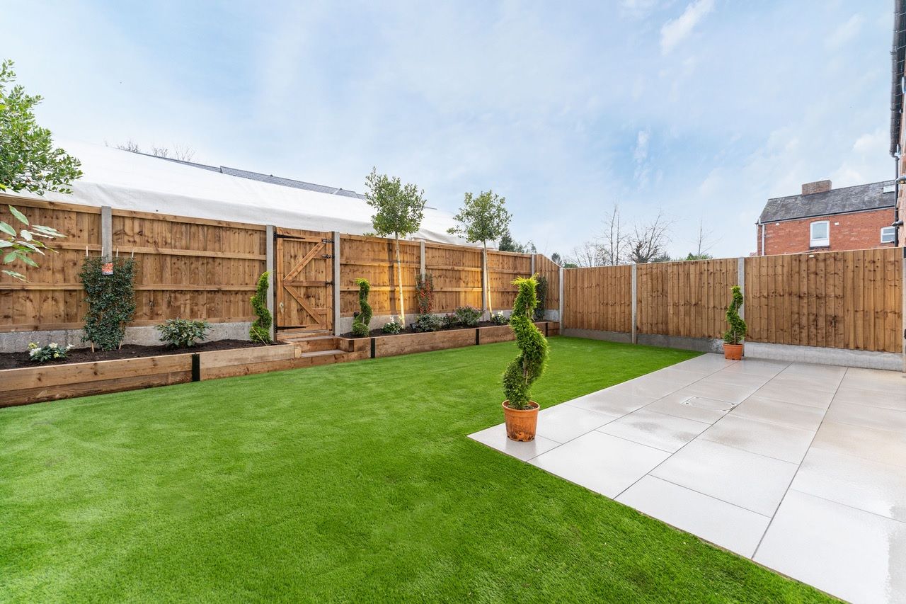 3 bedroom end terraced house Let Agreed in Solihull - Photograph 7.