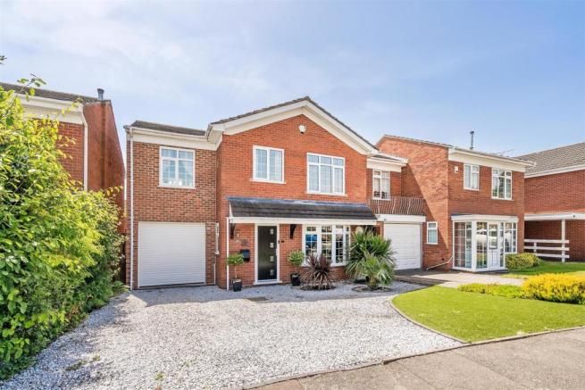 4 bedroom detached house To Let in Solihull - Photograph 1.