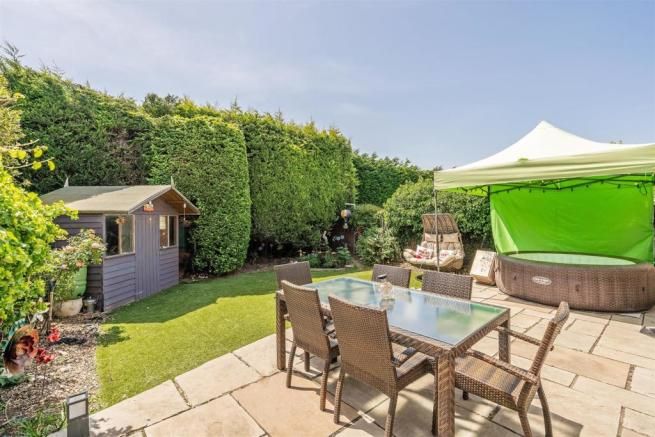 4 bedroom detached house To Let in Solihull - Photograph 12.