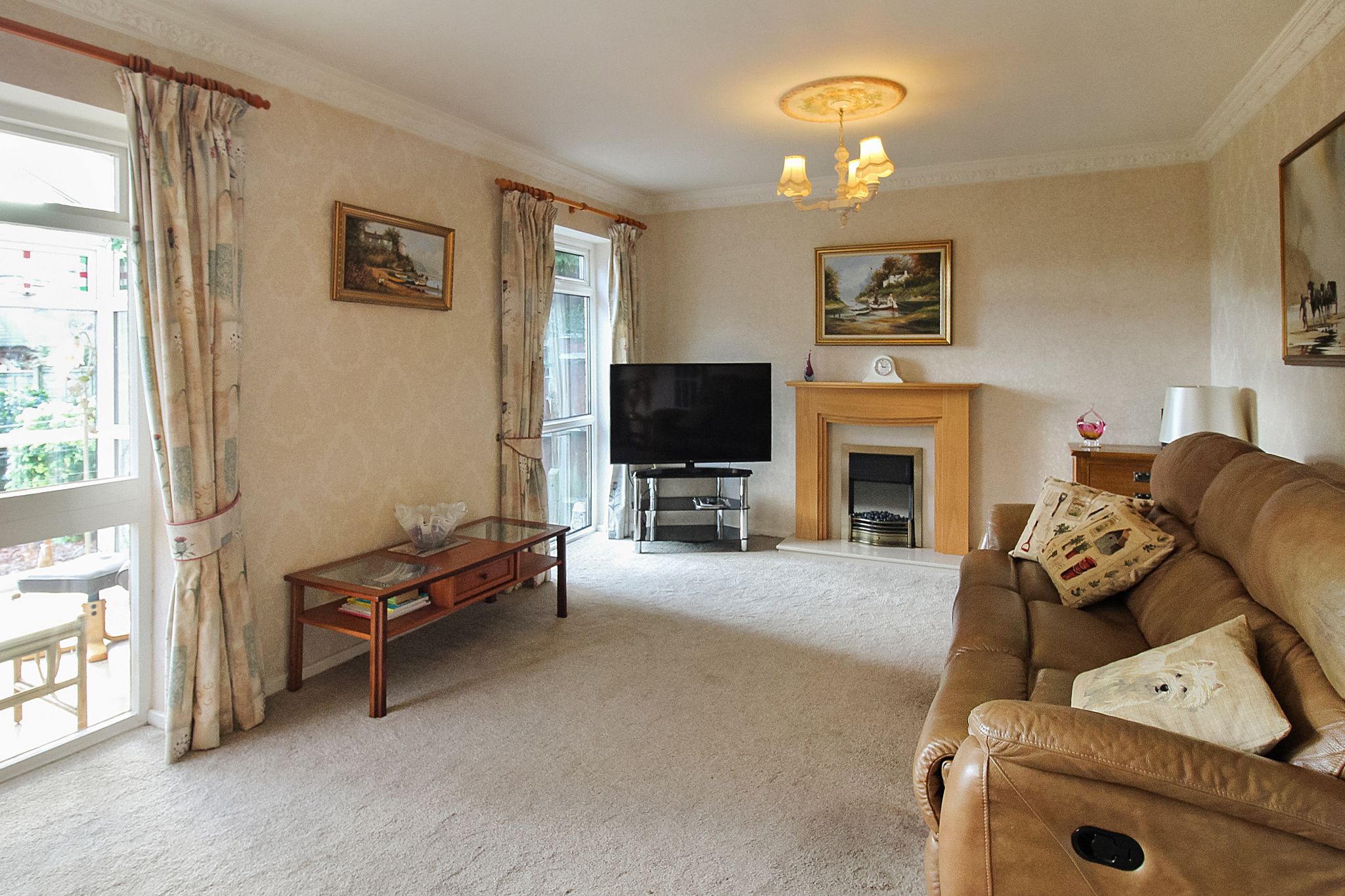 4 bedroom detached house For Sale in Solihull - Photograph 4.