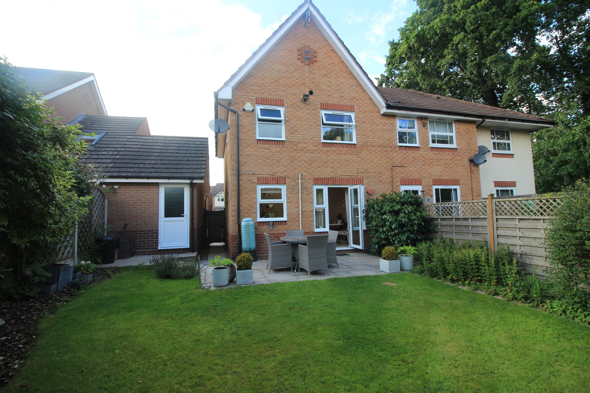 3 bedroom end terraced house Let Agreed in Solihull - Photograph 11.