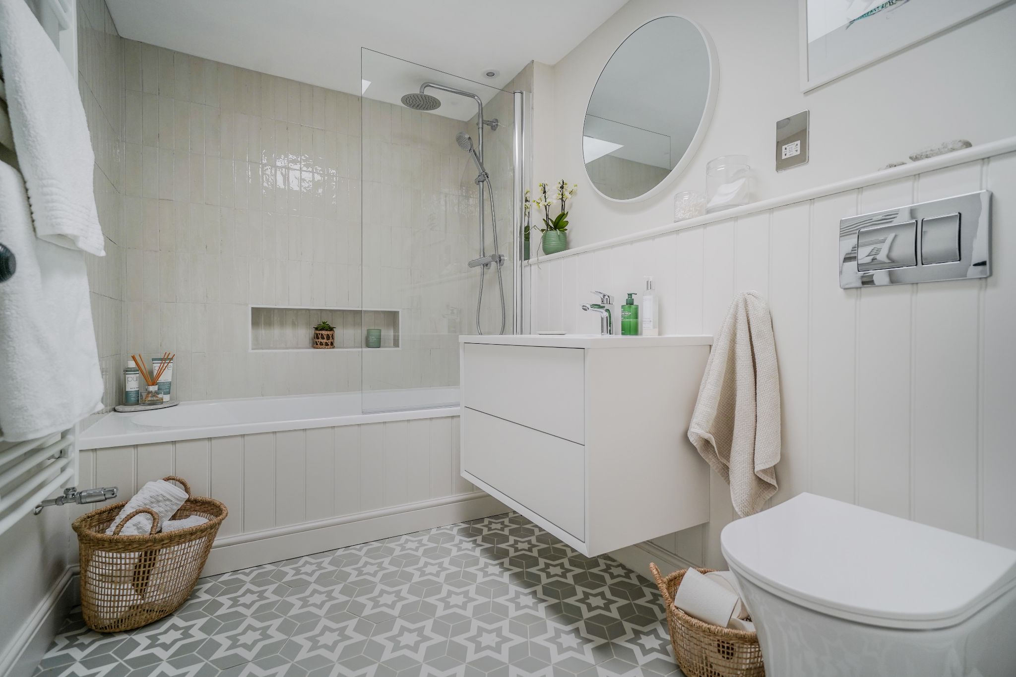 3 bedroom detached bungalow For Sale in Solihull - Photograph 16.