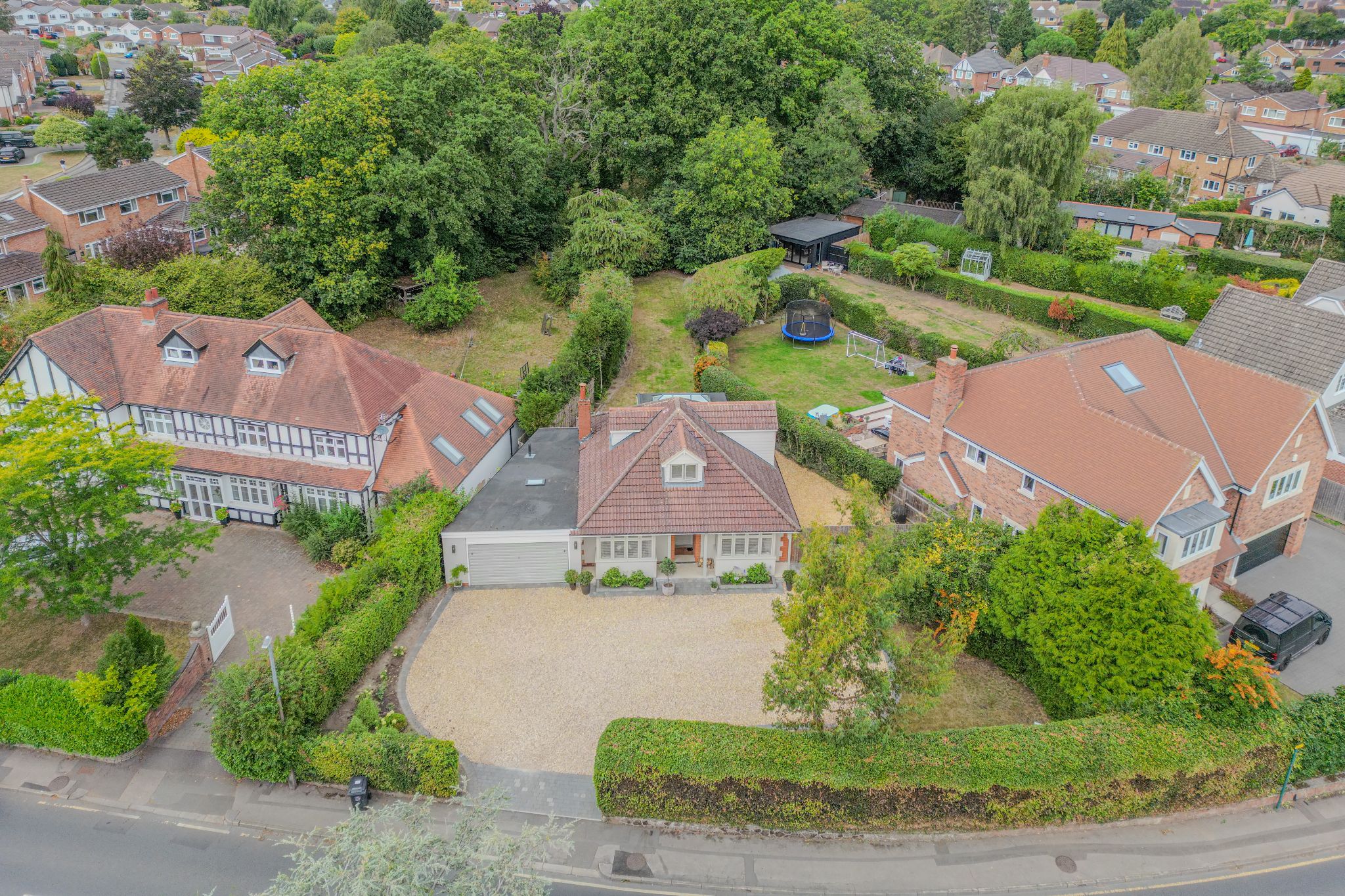 3 bedroom detached bungalow For Sale in Solihull - Photograph 4.