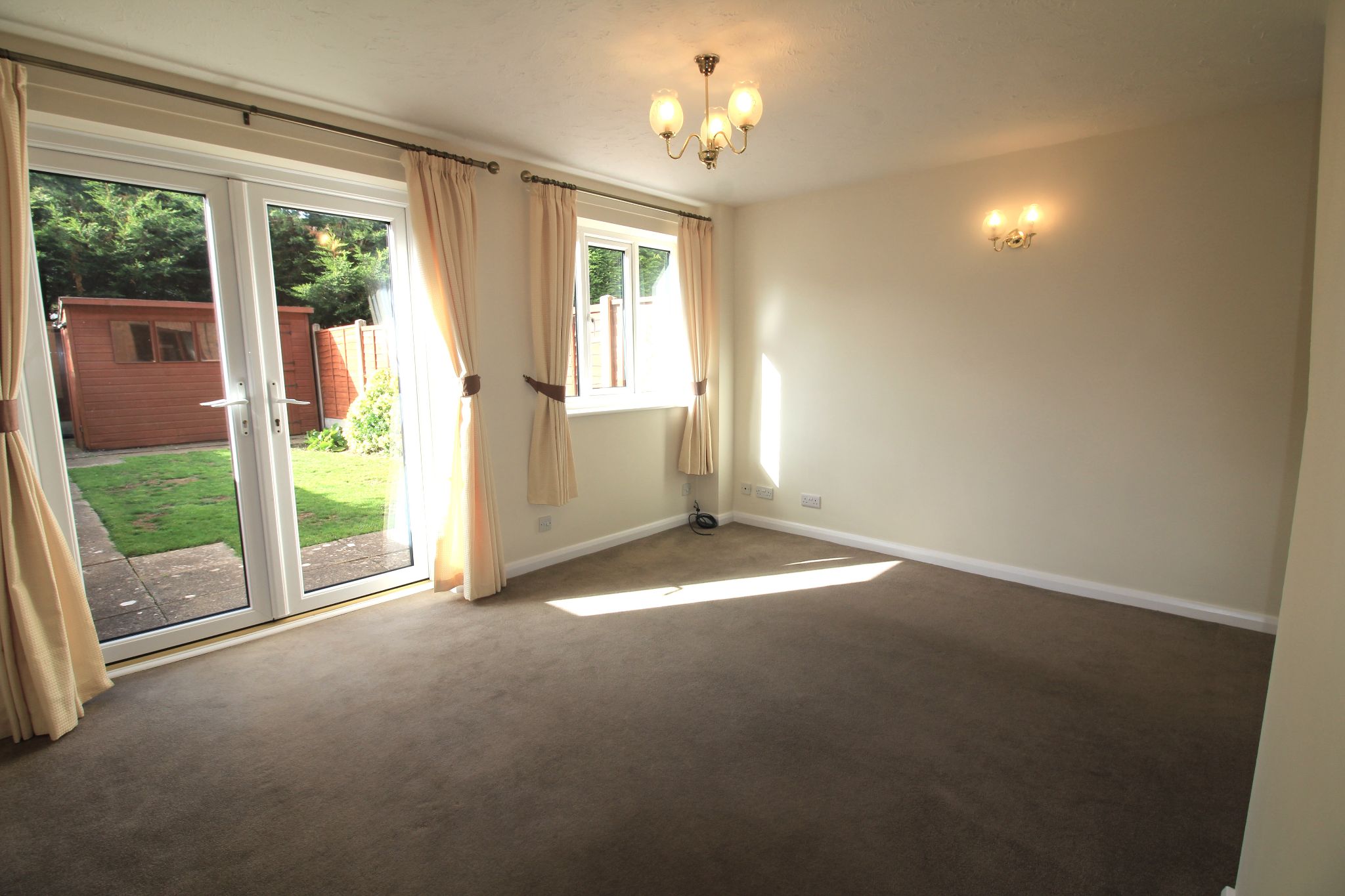 2 bedroom mews house To Let in Solihull - Photograph 4.