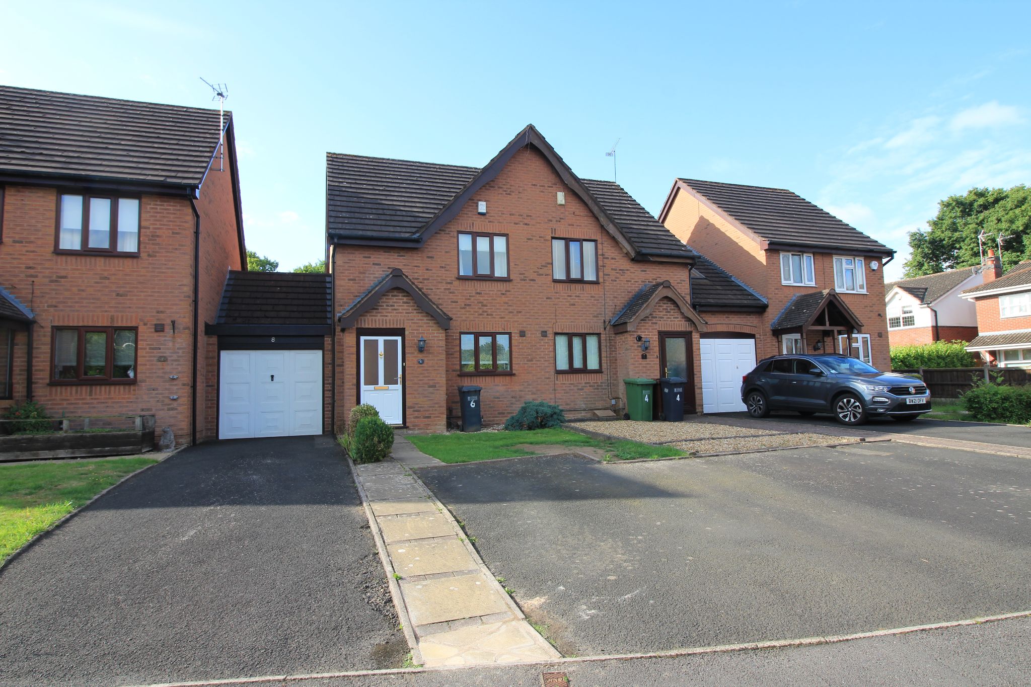 2 bedroom mews house To Let in Solihull - Photograph 1.