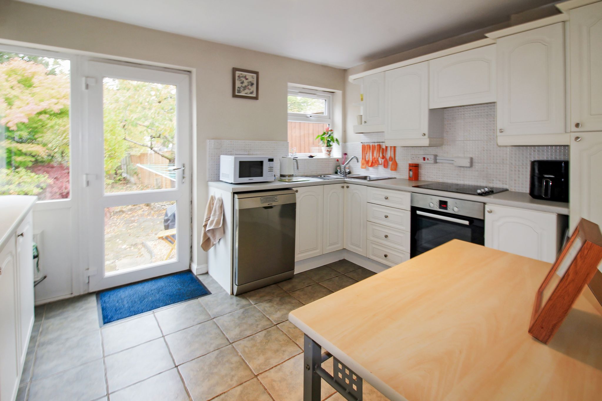 4 bedroom semi-detached house For Sale in Birmingham - Photograph 5.