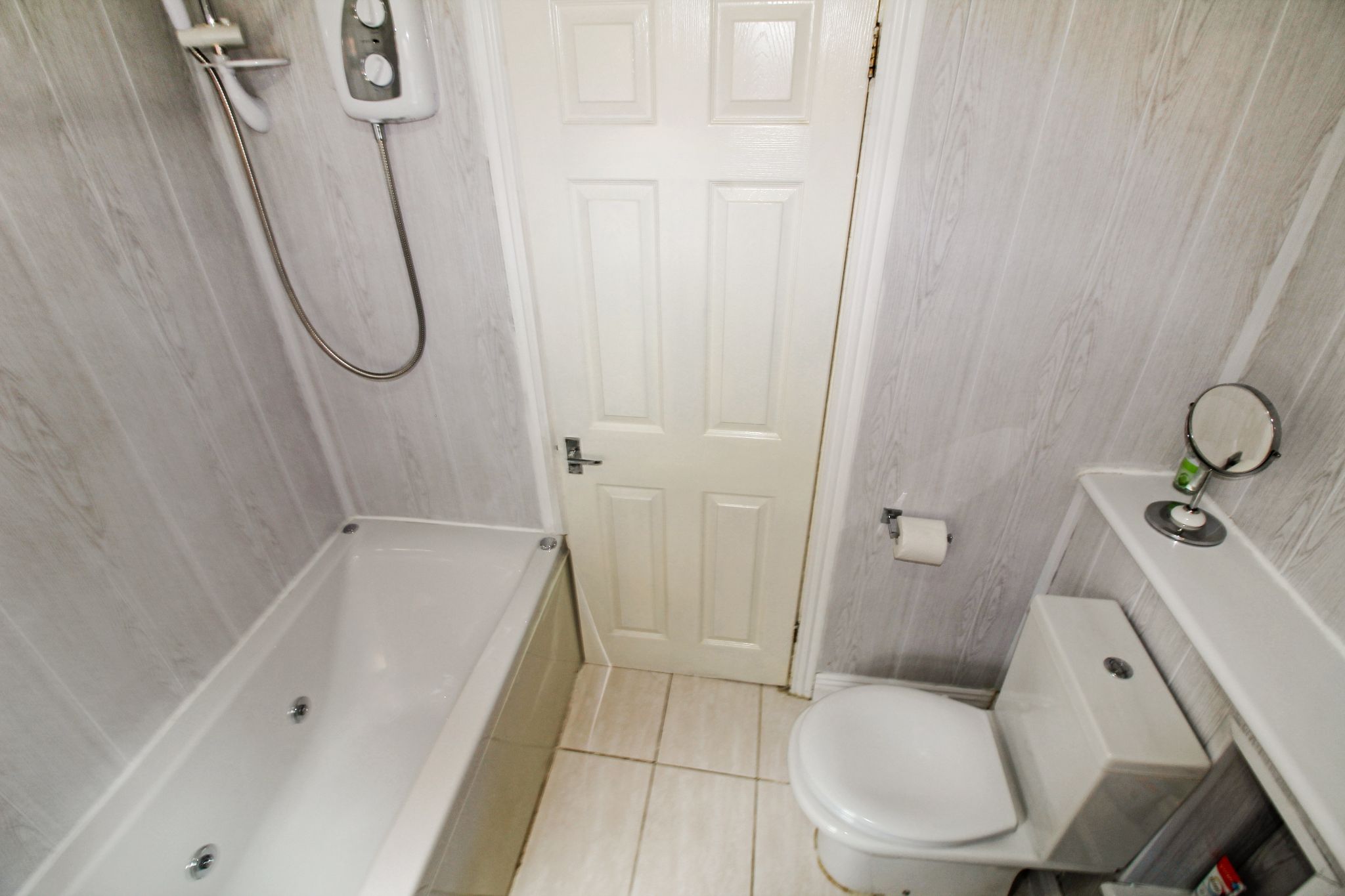 4 bedroom semi-detached house For Sale in Birmingham - Photograph 12.