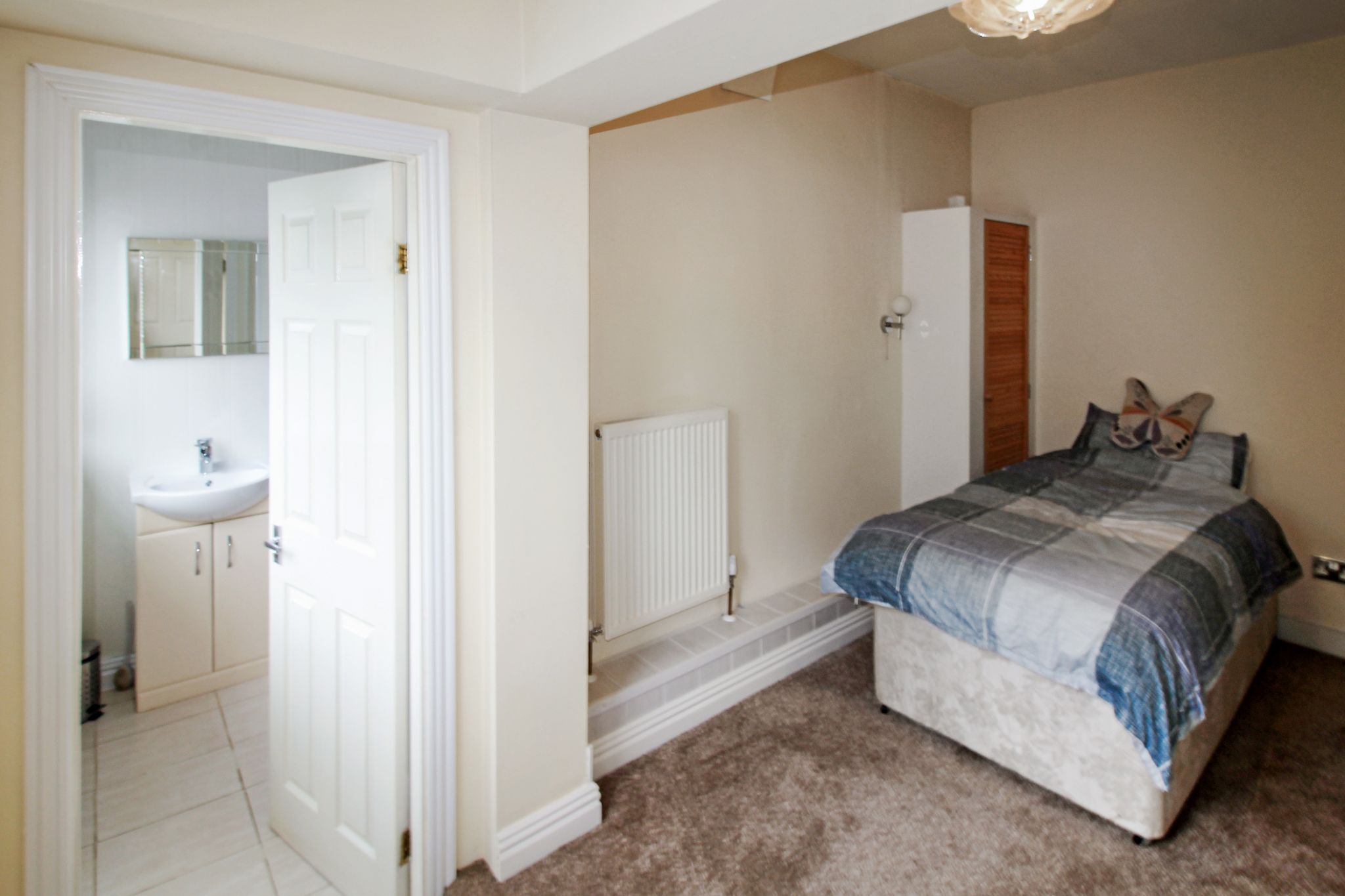 4 bedroom semi-detached house For Sale in Birmingham - Photograph 13.