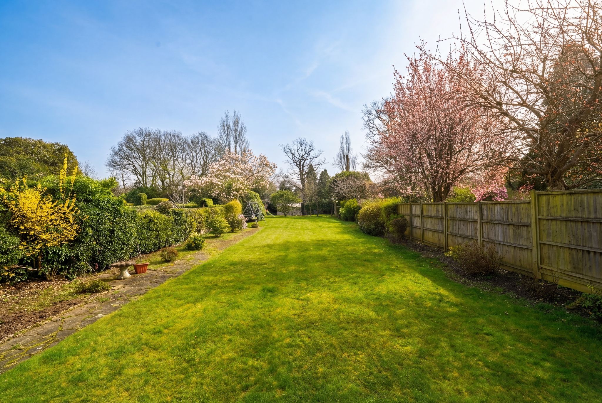 4 bedroom detached house For Sale in Solihull - Property photograph.