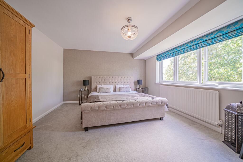 5 bedroom detached house To Let in Solihull - Photograph 10.