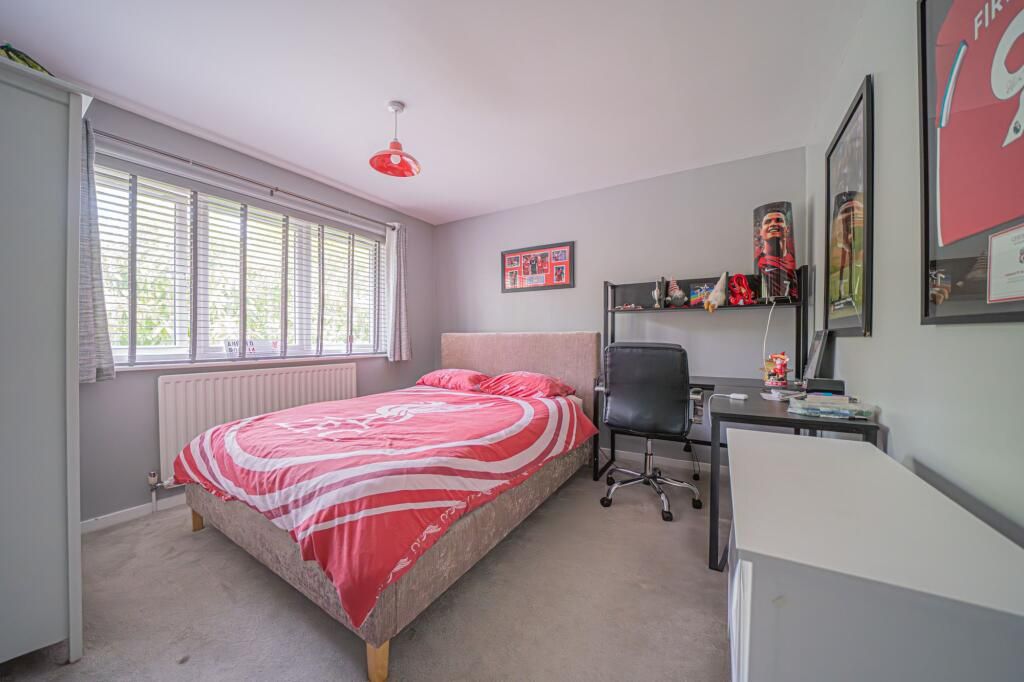 5 bedroom detached house To Let in Solihull - Photograph 12.