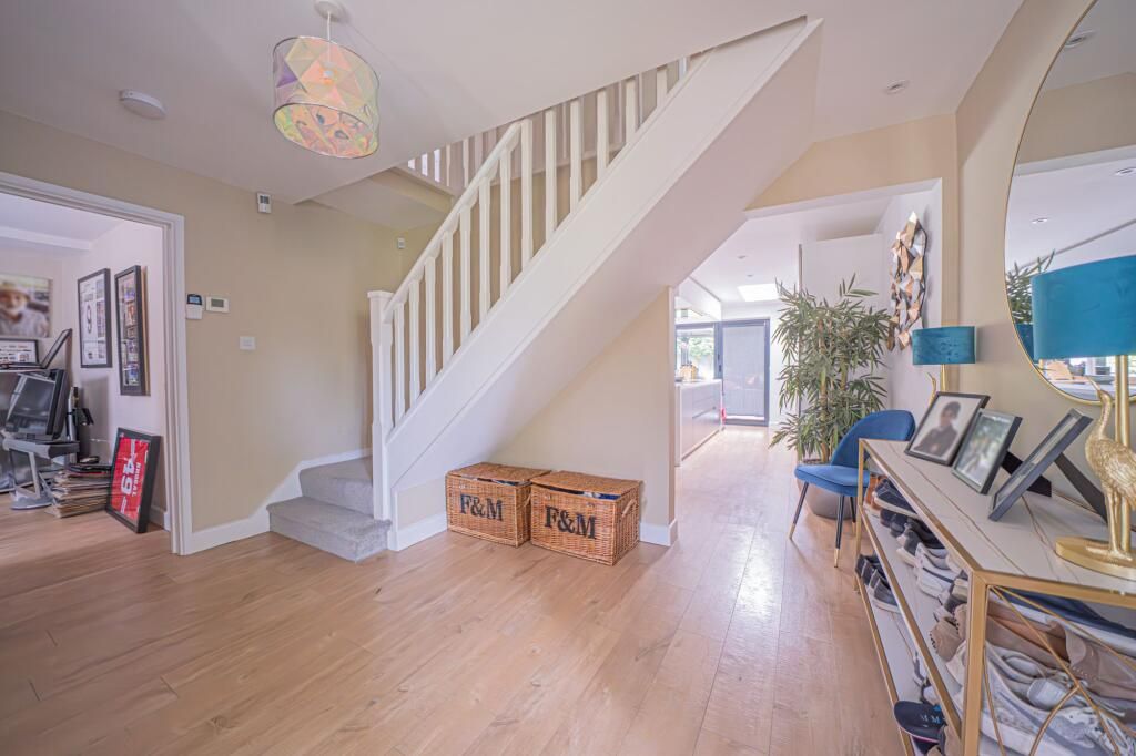 5 bedroom detached house To Let in Solihull - Photograph 6.
