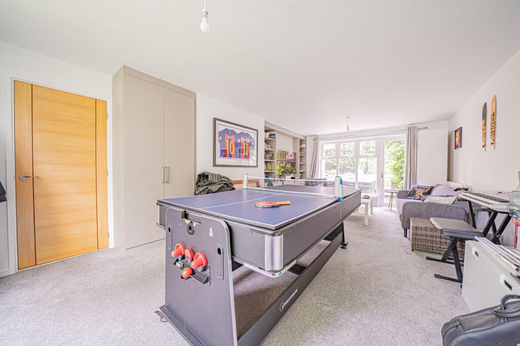 5 bedroom detached house To Let in Solihull - Photograph 5.