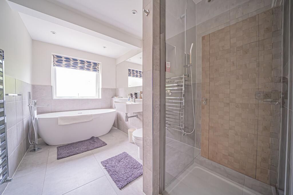 5 bedroom detached house To Let in Solihull - Photograph 14.