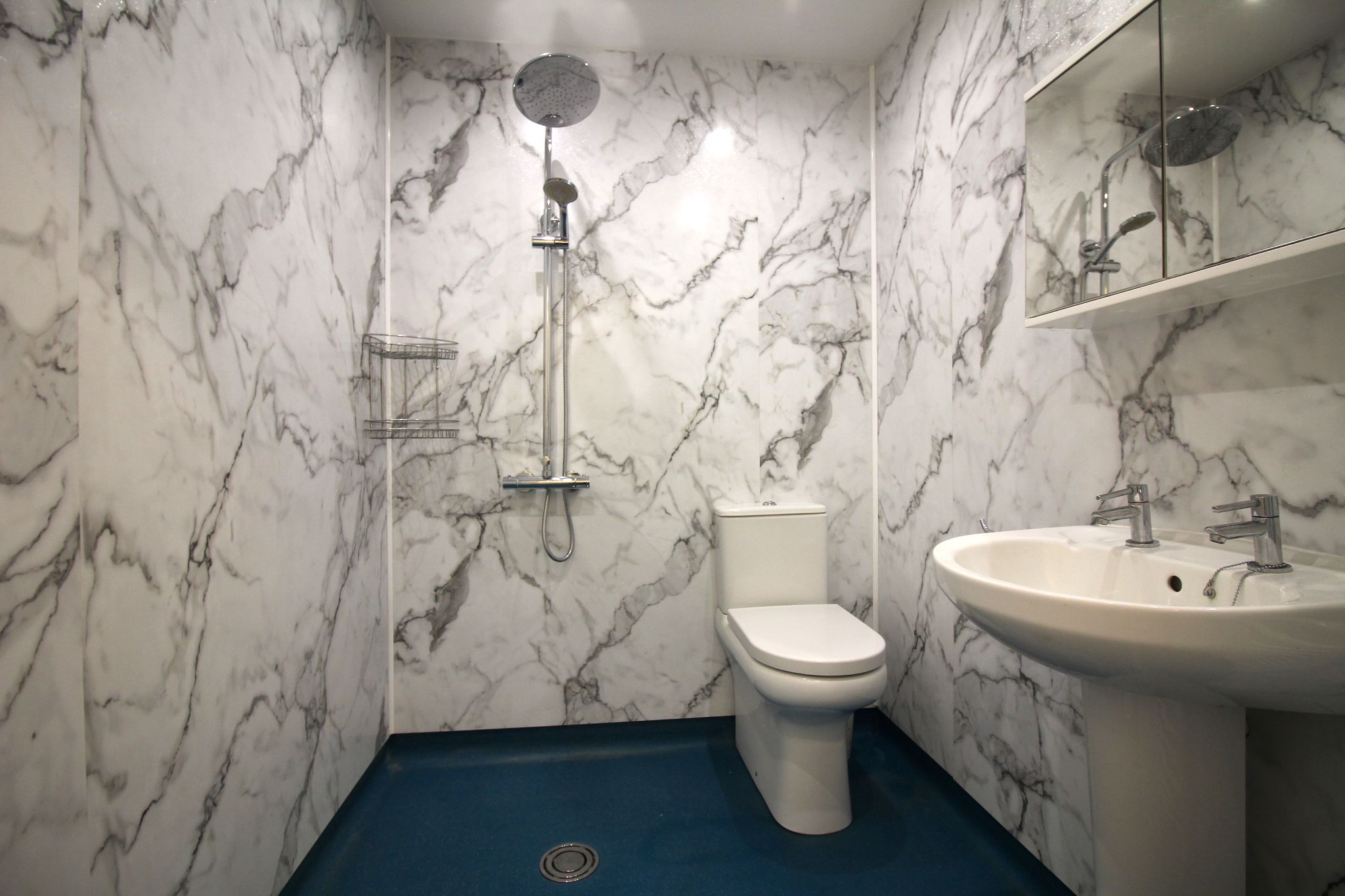 4 bedroom semi-detached house To Let in Solihull - Photograph 12.