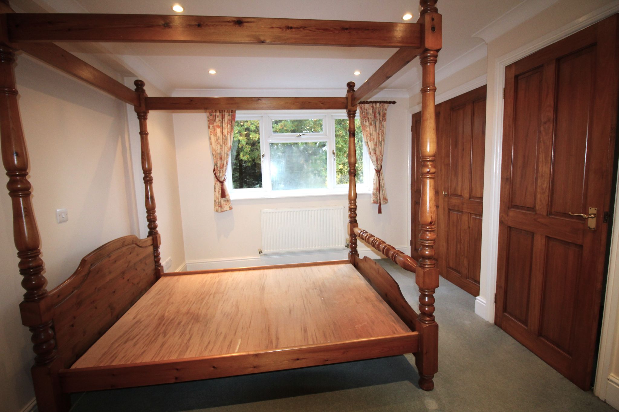 4 bedroom semi-detached house To Let in Solihull - Photograph 15.