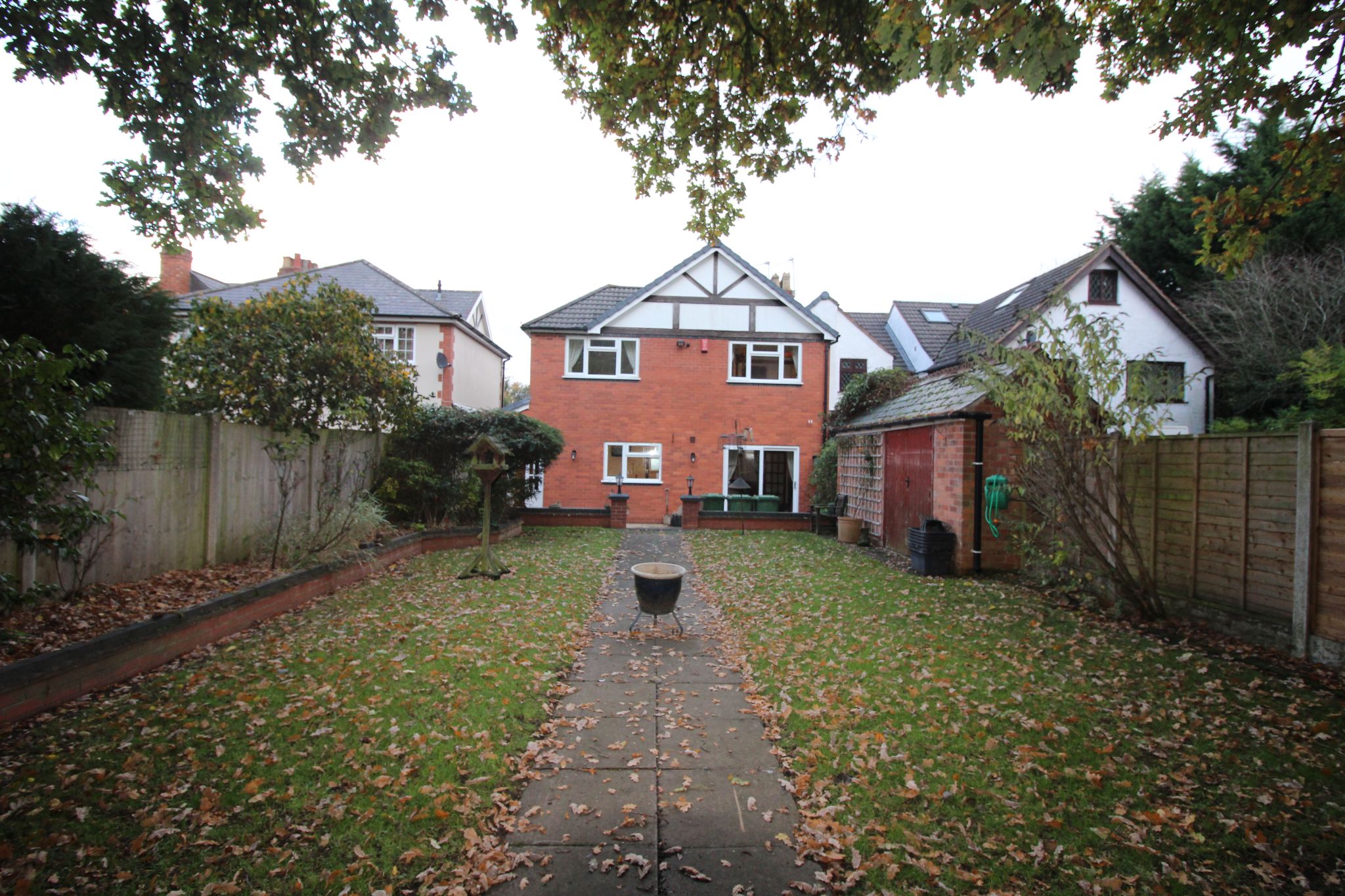 4 bedroom semi-detached house To Let in Solihull - Photograph 18.