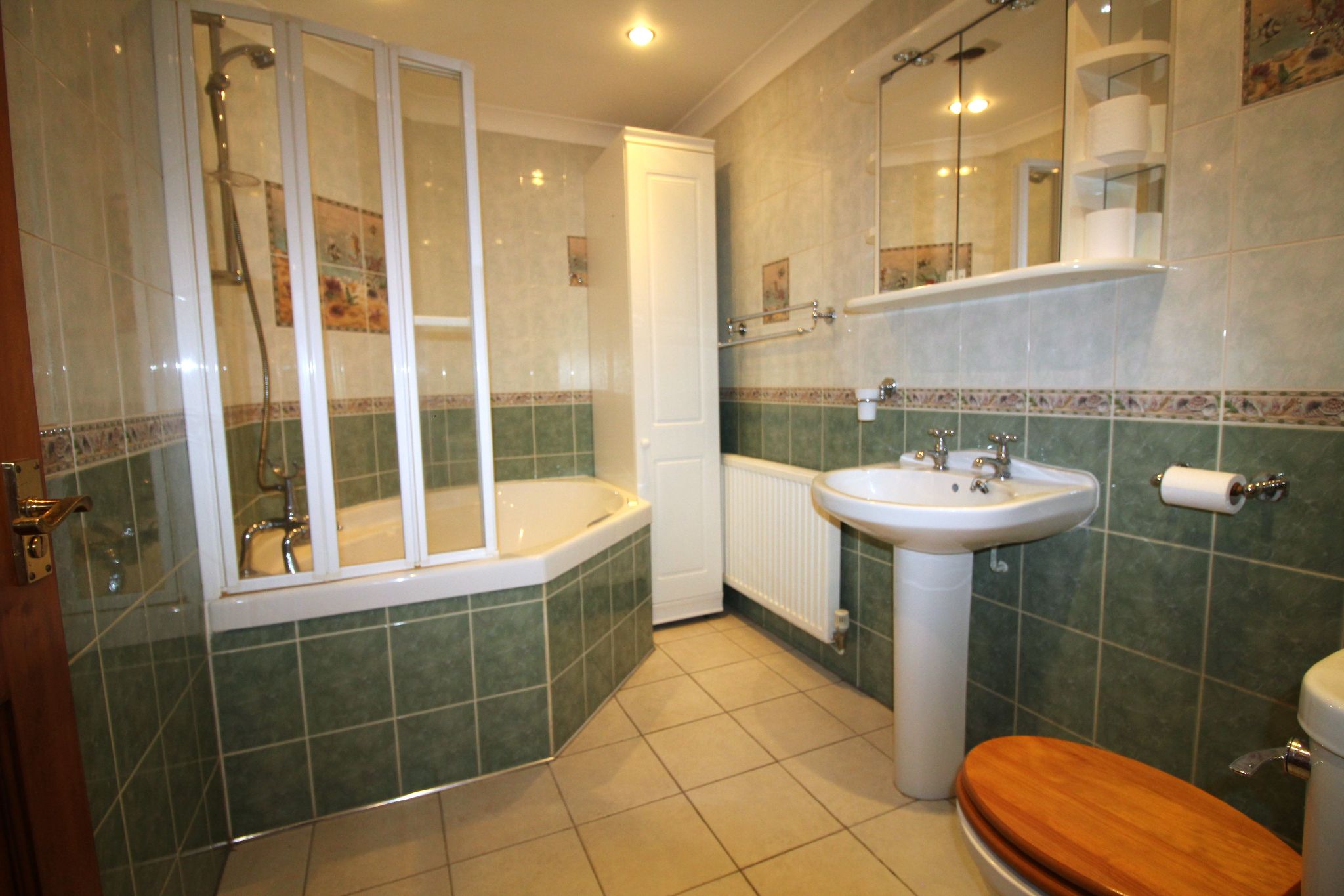 4 bedroom semi-detached house To Let in Solihull - Photograph 14.