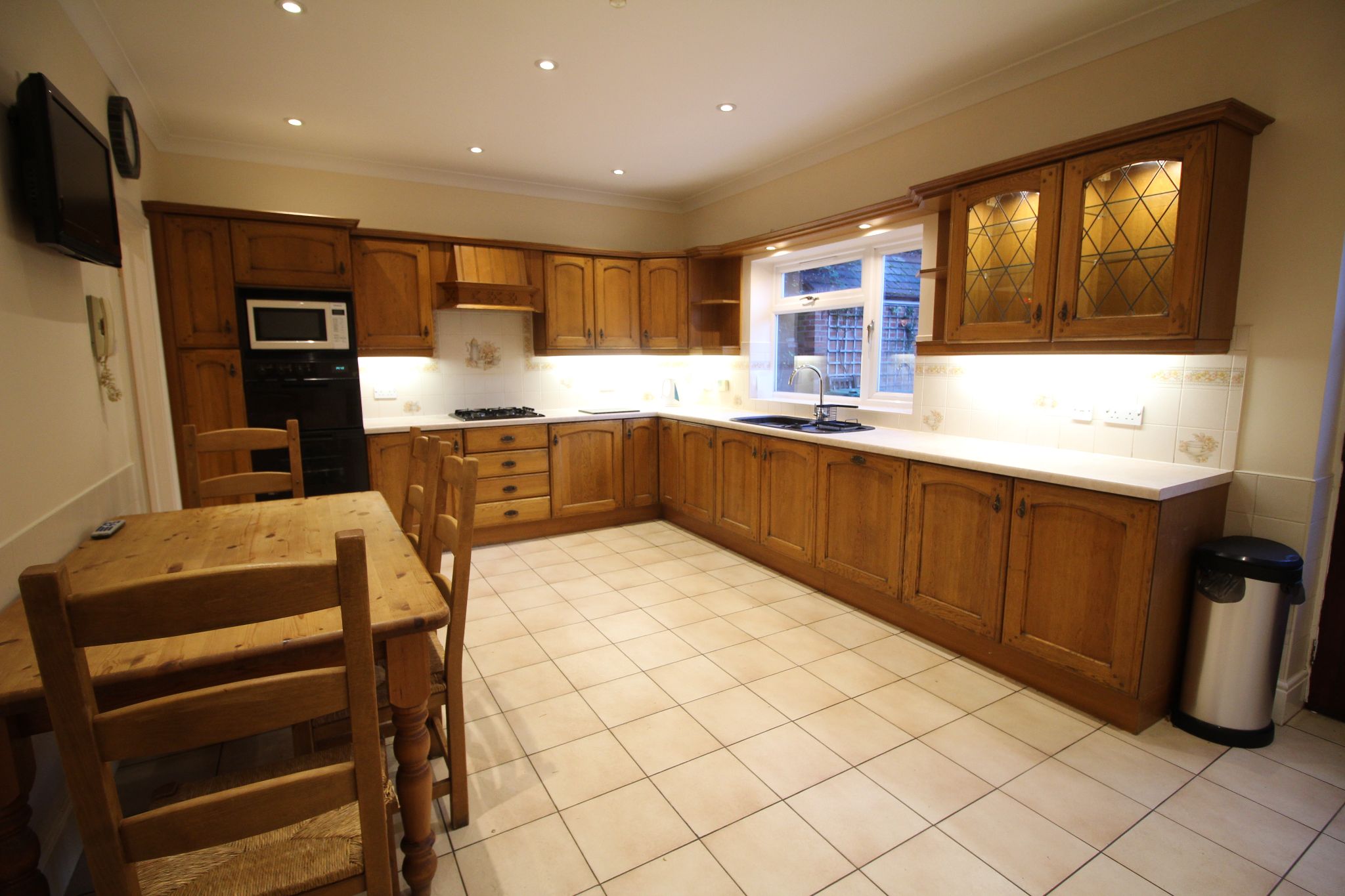 4 bedroom semi-detached house To Let in Solihull - Photograph 3.