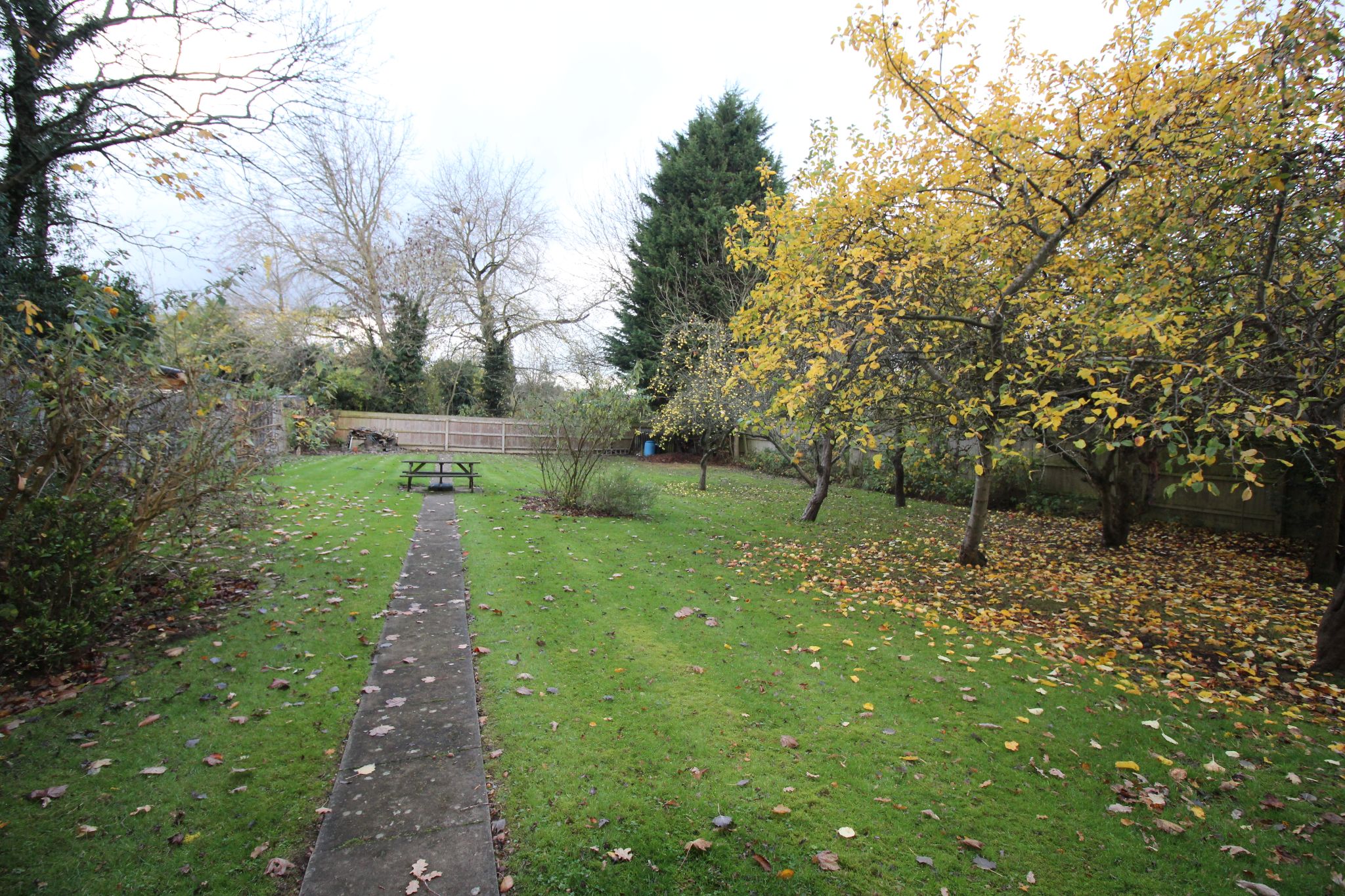 4 bedroom semi-detached house To Let in Solihull - Photograph 10.