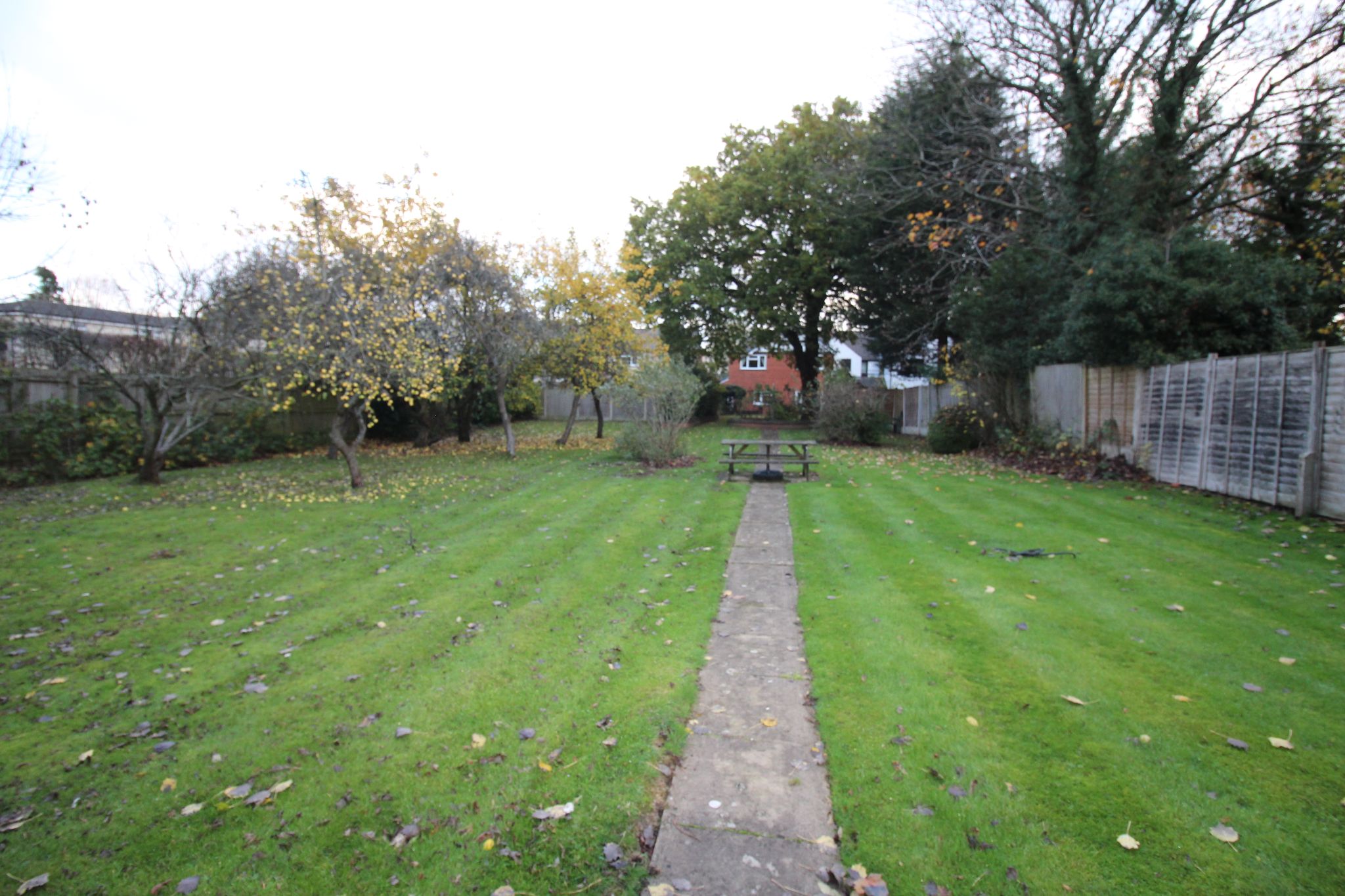 4 bedroom semi-detached house To Let in Solihull - Photograph 4.