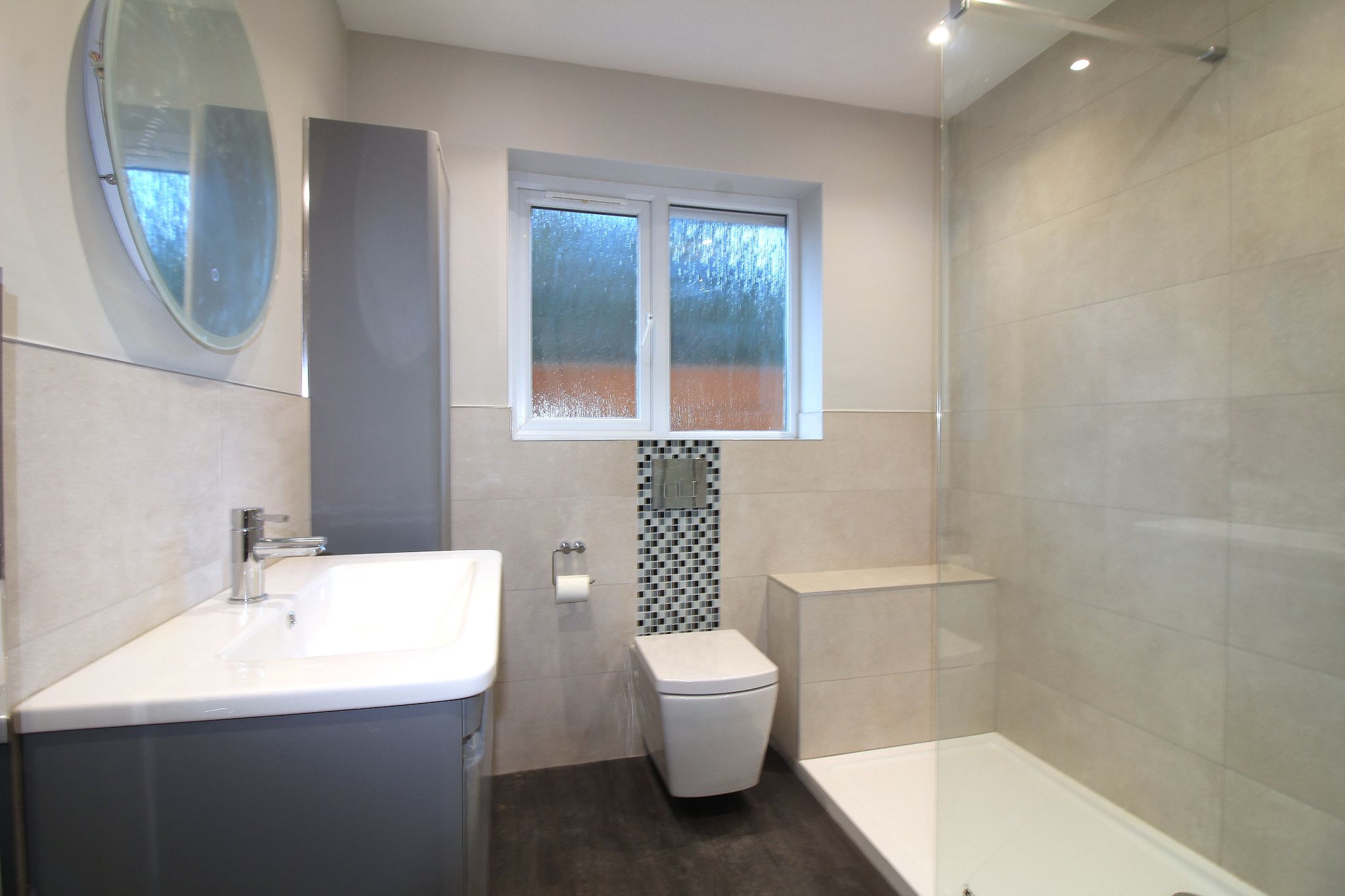 2 bedroom semi-detached bungalow To Let in Solihull - Photograph 5.