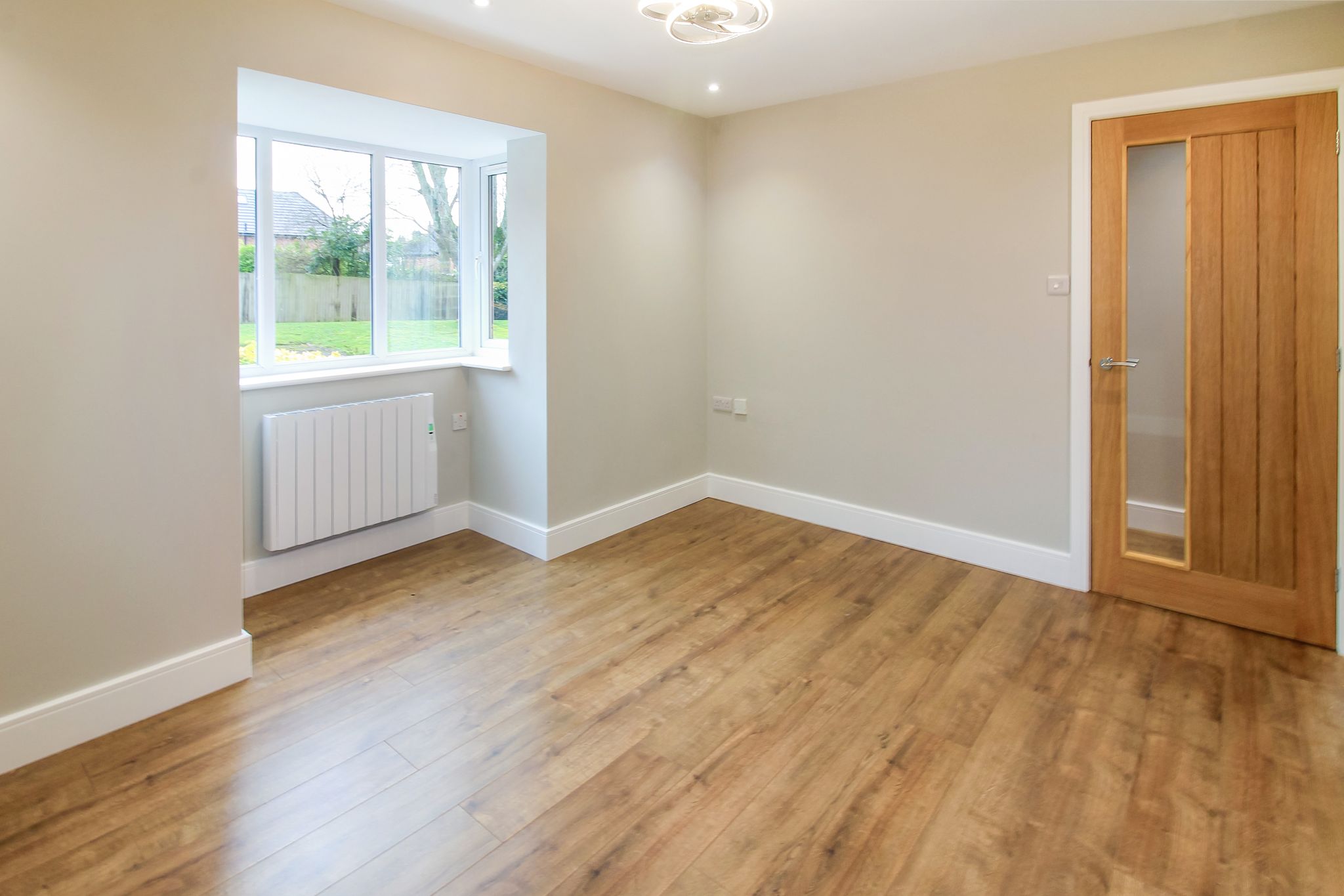 2 bedroom semi-detached bungalow For Sale in Solihull - Photograph 6.