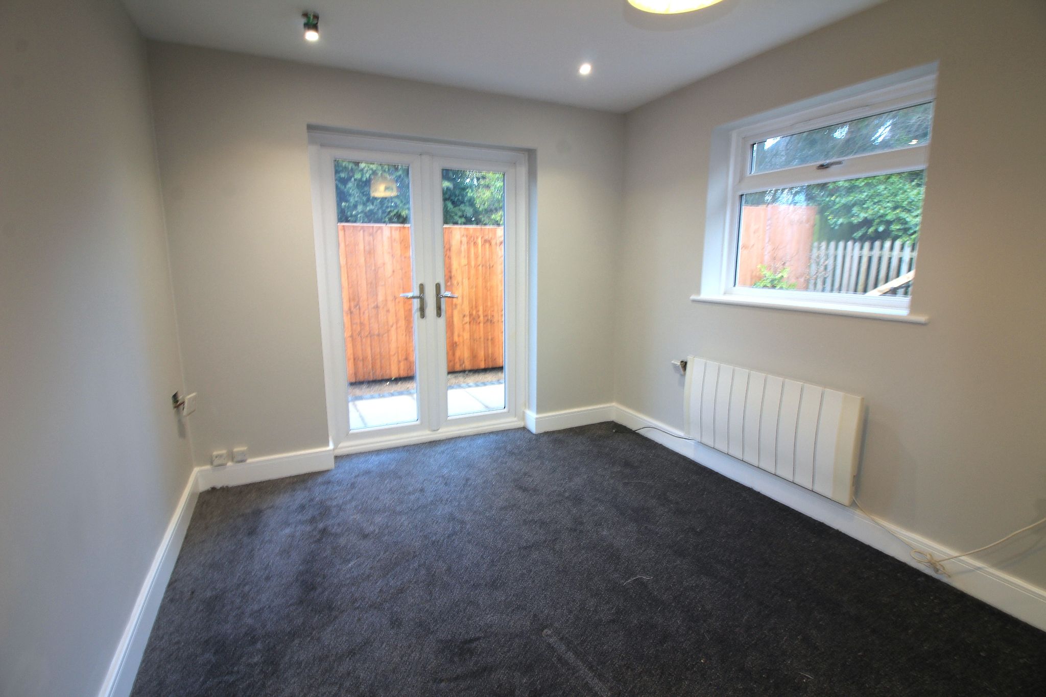 2 bedroom semi-detached bungalow To Let in Solihull - Photograph 4.