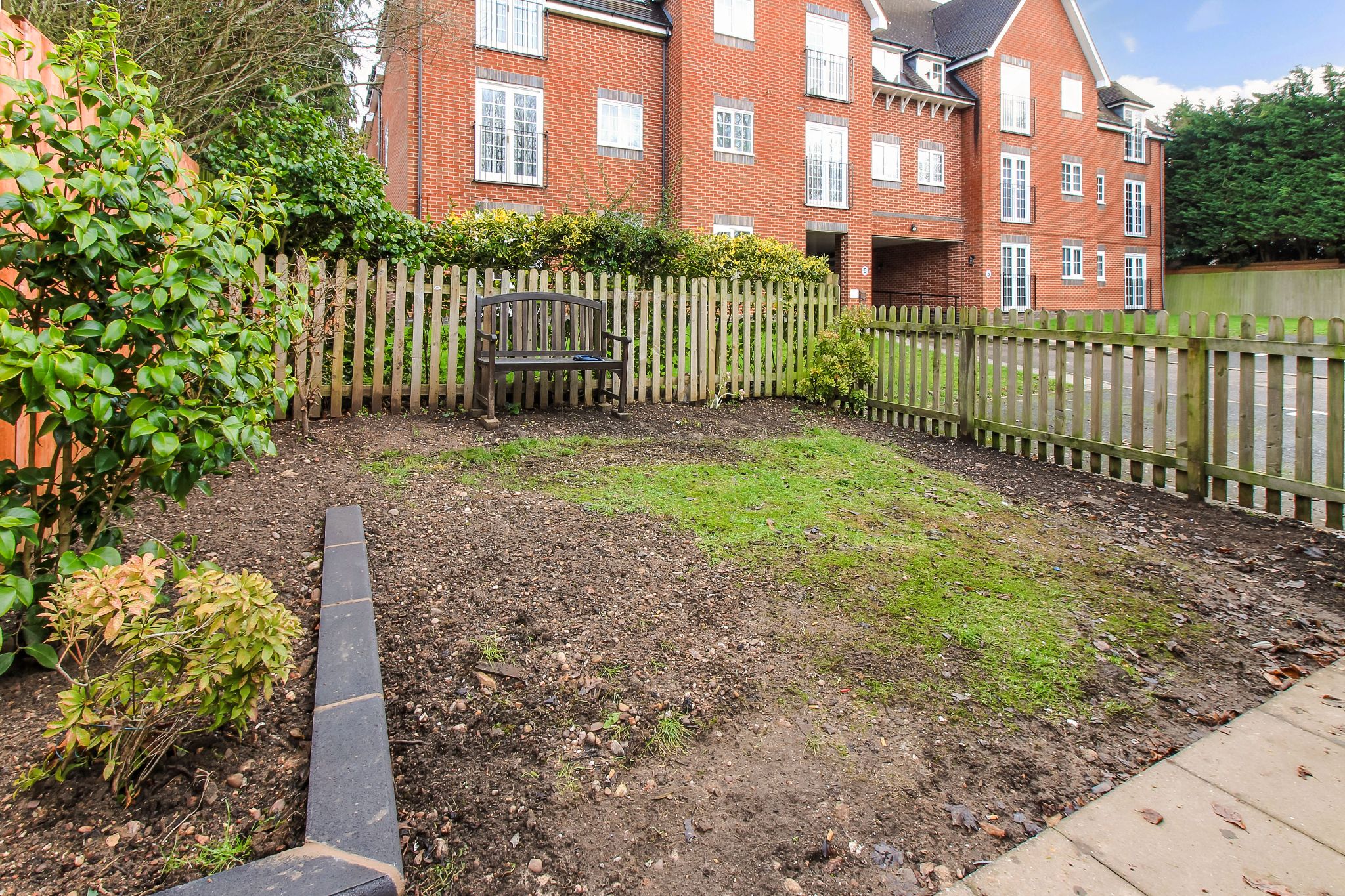 2 bedroom semi-detached bungalow For Sale in Solihull - Photograph 13.