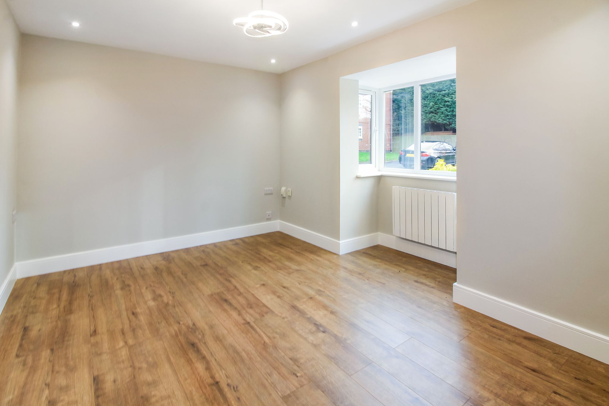 2 bedroom semi-detached bungalow For Sale in Solihull - Photograph 5.