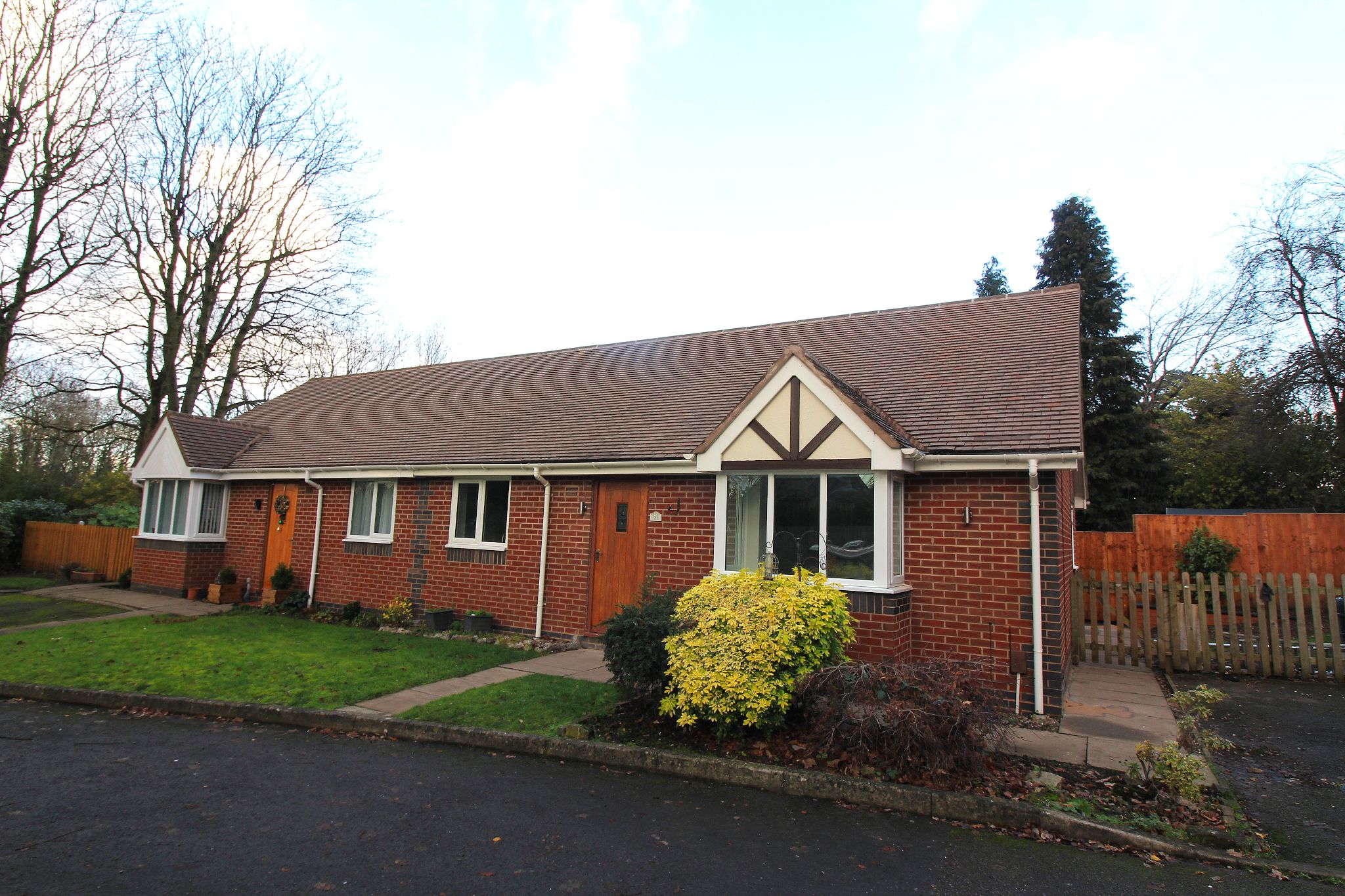 2 bedroom semi-detached bungalow To Let in Solihull - Photograph 1.