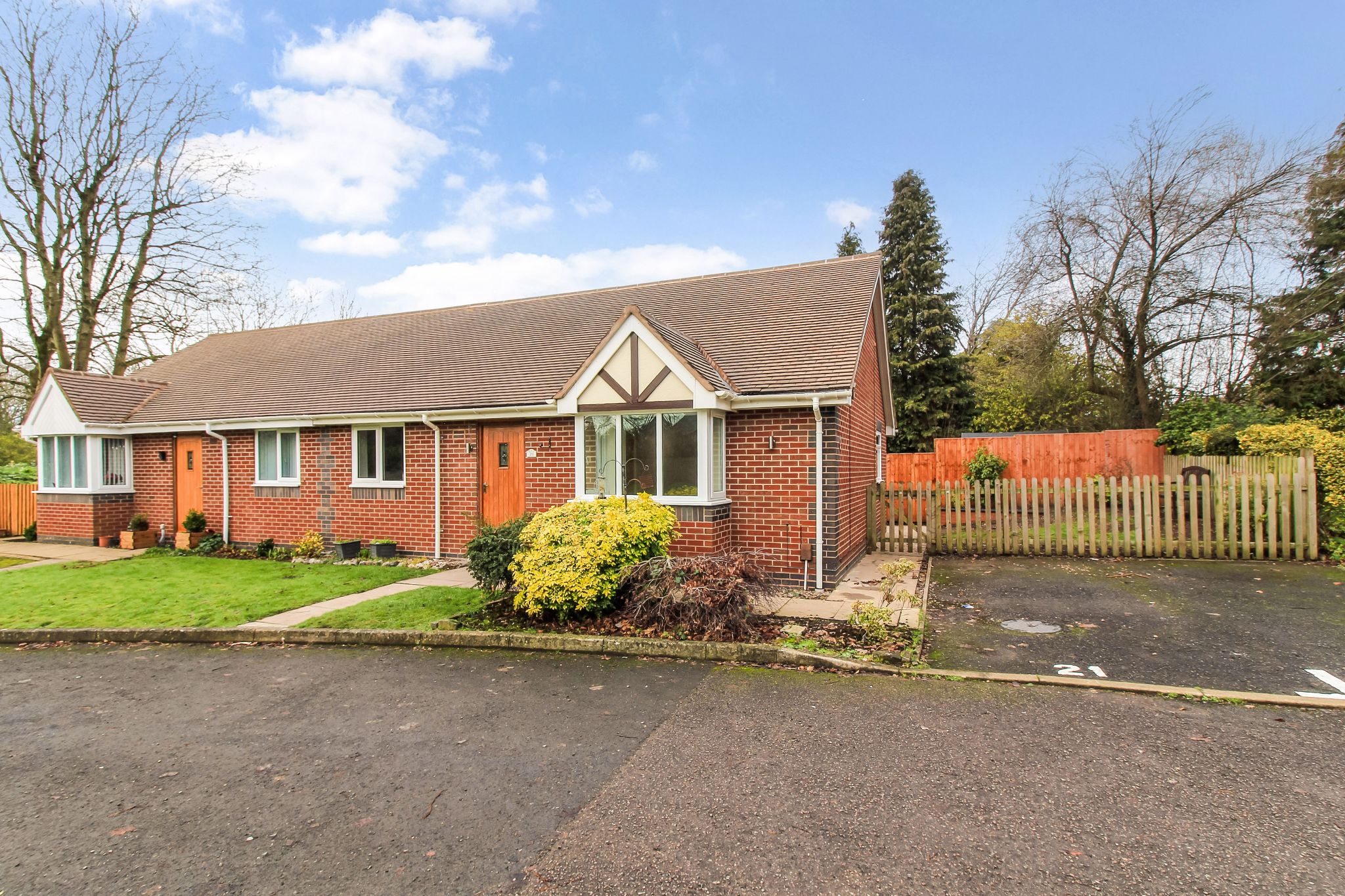 2 bedroom semi-detached bungalow For Sale in Solihull - Property photograph.