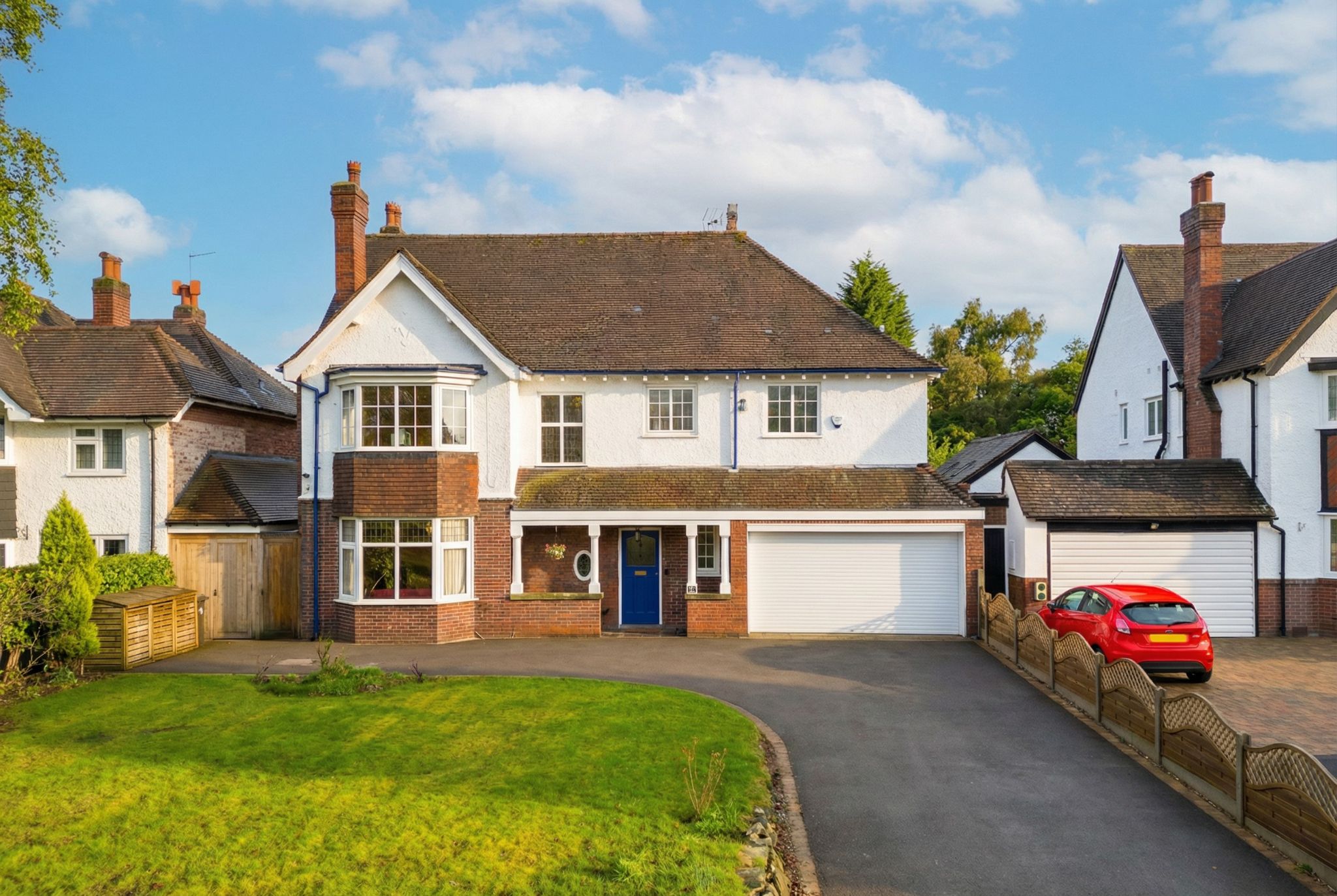 4 bedroom detached house For Sale in Solihull - Property photograph.