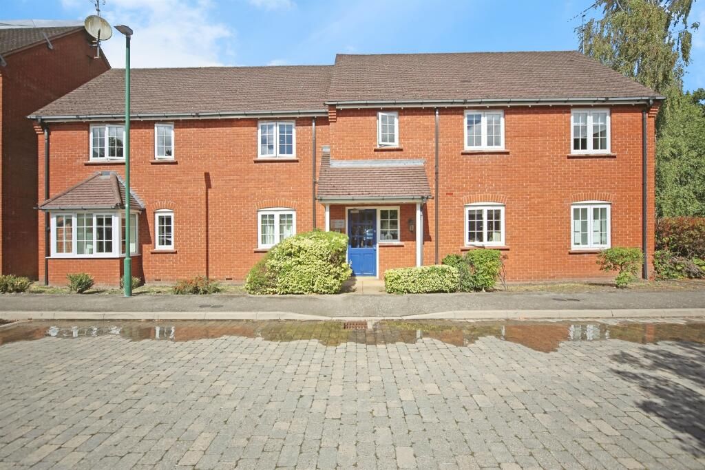 2 bedroom apartment flat/apartment For Sale in Solihull - Property photograph.