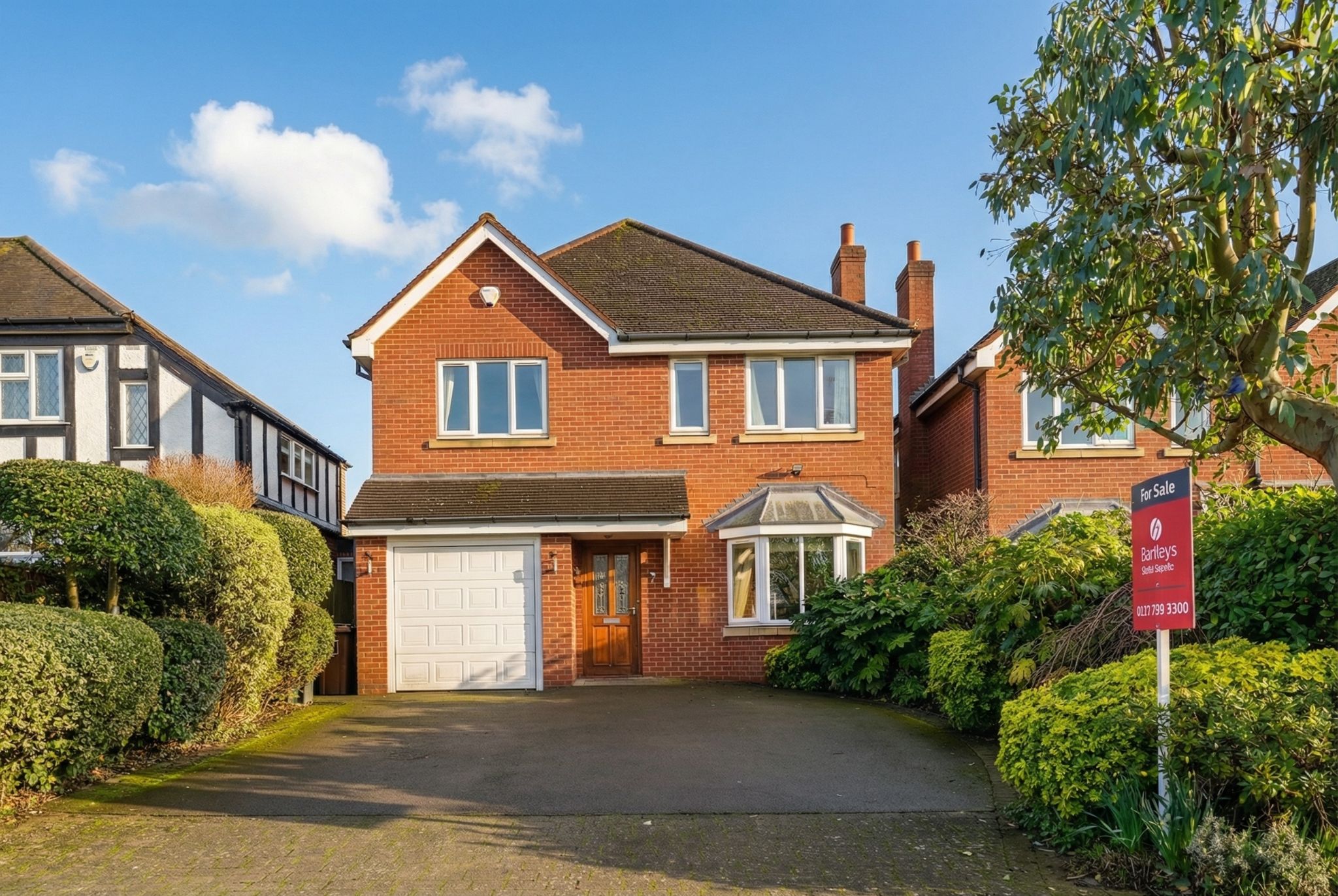 4 bedroom detached house For Sale in Solihull - Property photograph.