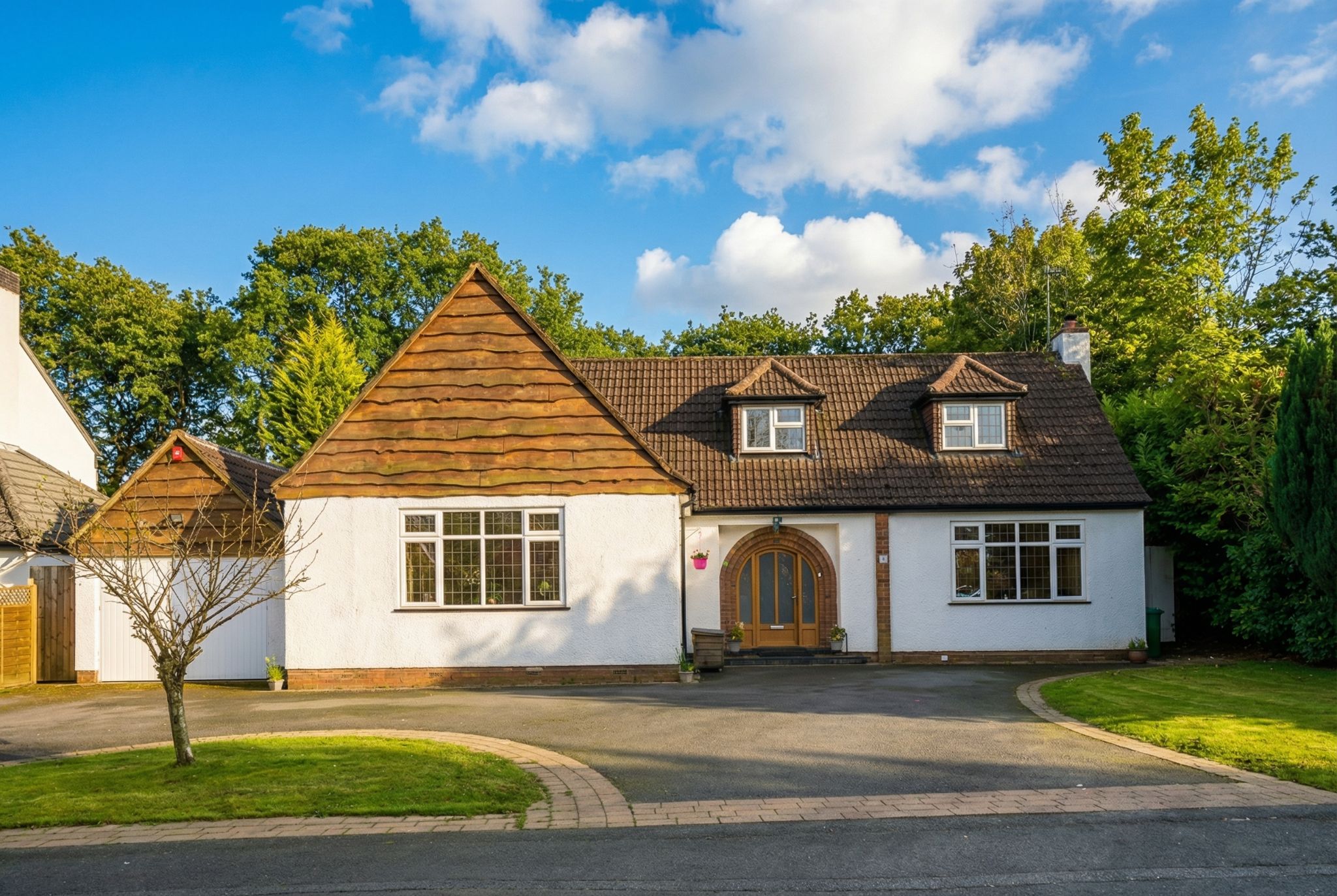 4 bedroom detached house For Sale in Solihull - Property photograph.