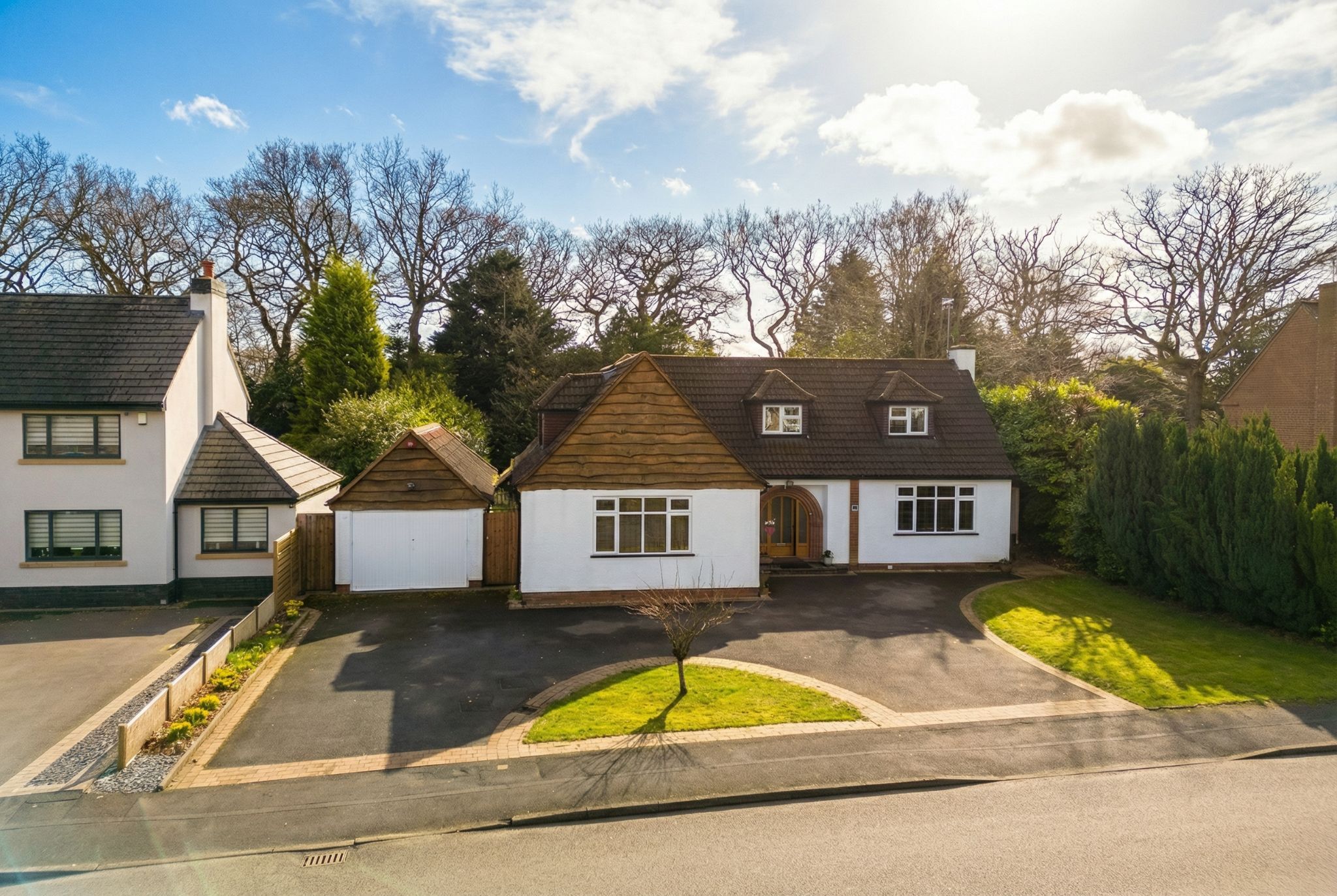 4 bedroom detached house For Sale in Solihull - Property photograph.