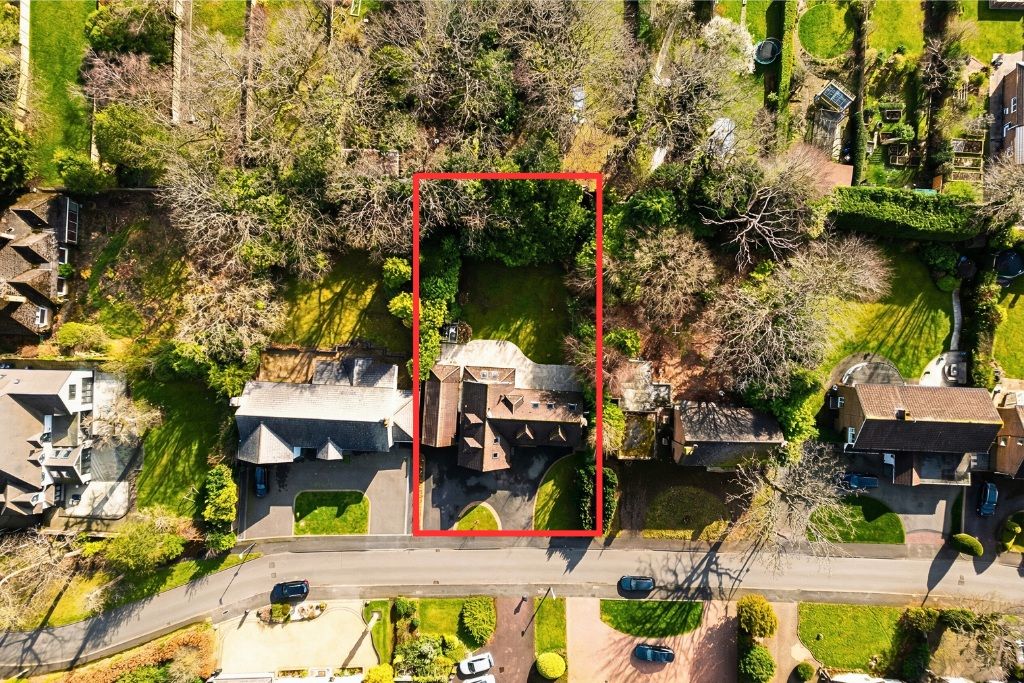 4 bedroom detached house For Sale in Solihull - Property photograph.