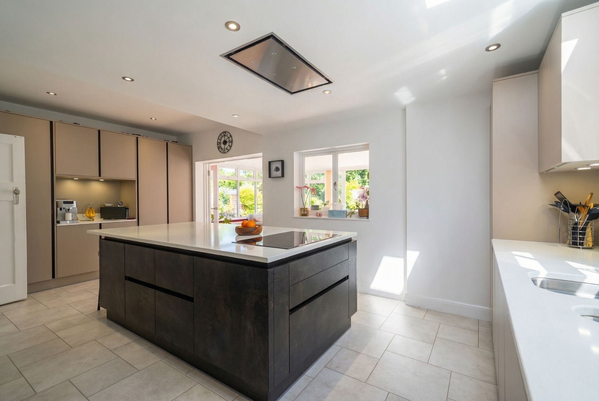 4 bedroom detached house For Sale in Solihull - Property photograph.