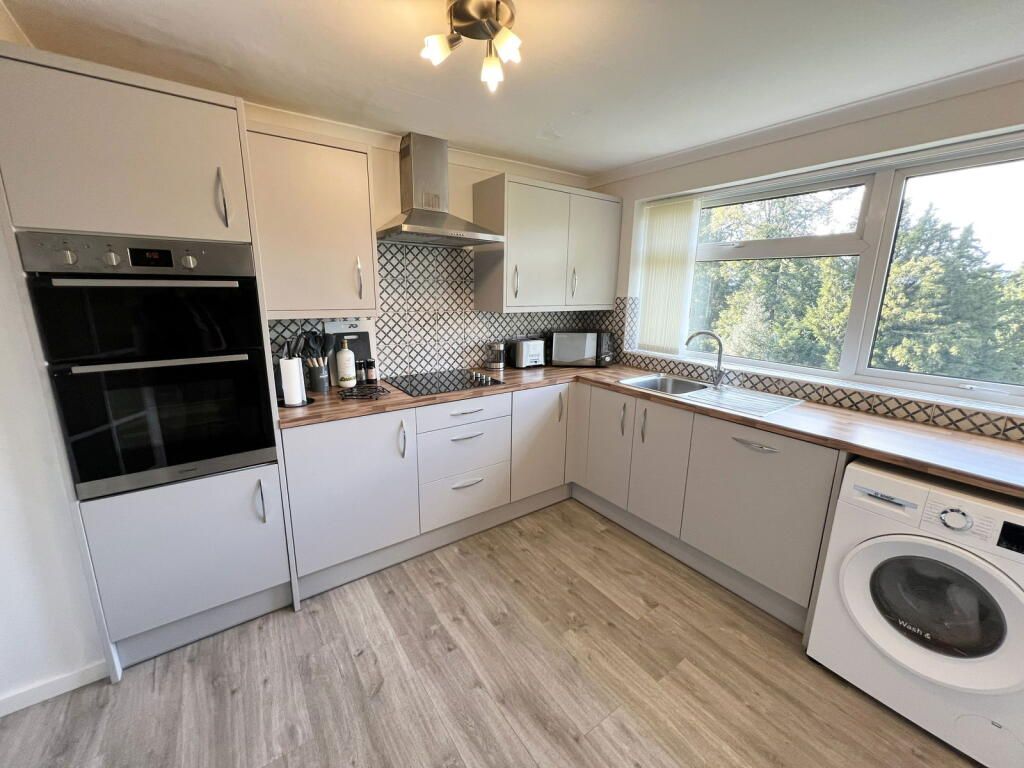 2 bedroom apartment flat/apartment To Let in Solihull - Property photograph.