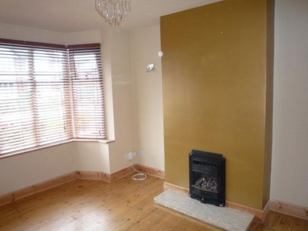3 bedroom semi detached house To Let in Solihull - Photograph 2.