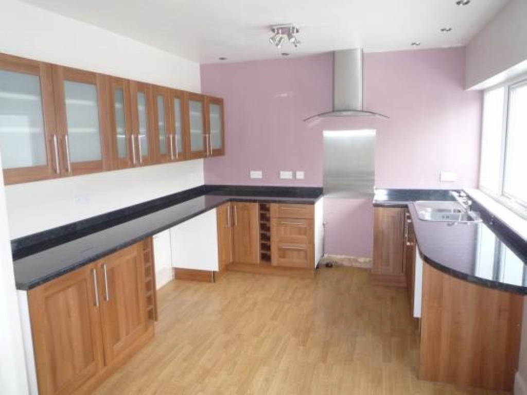 3 bedroom semi detached house To Let in Solihull - Photograph 3.