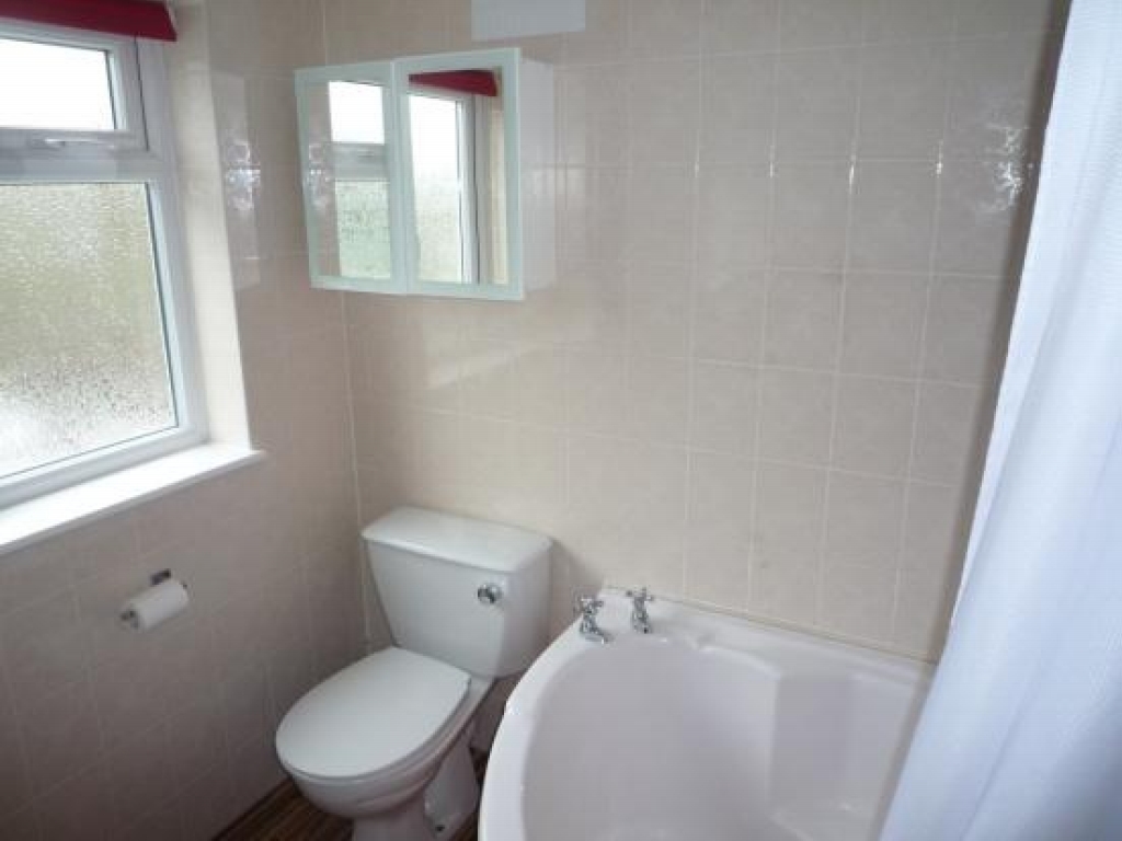 3 bedroom semi detached house To Let in Solihull - Photograph 5.