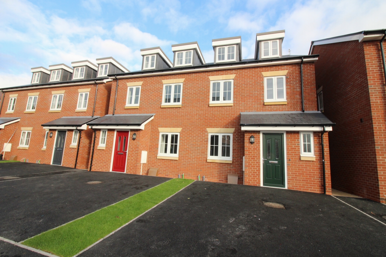 4 bedroom semi-detached house Let Agreed in Birmingham - Photograph 1.